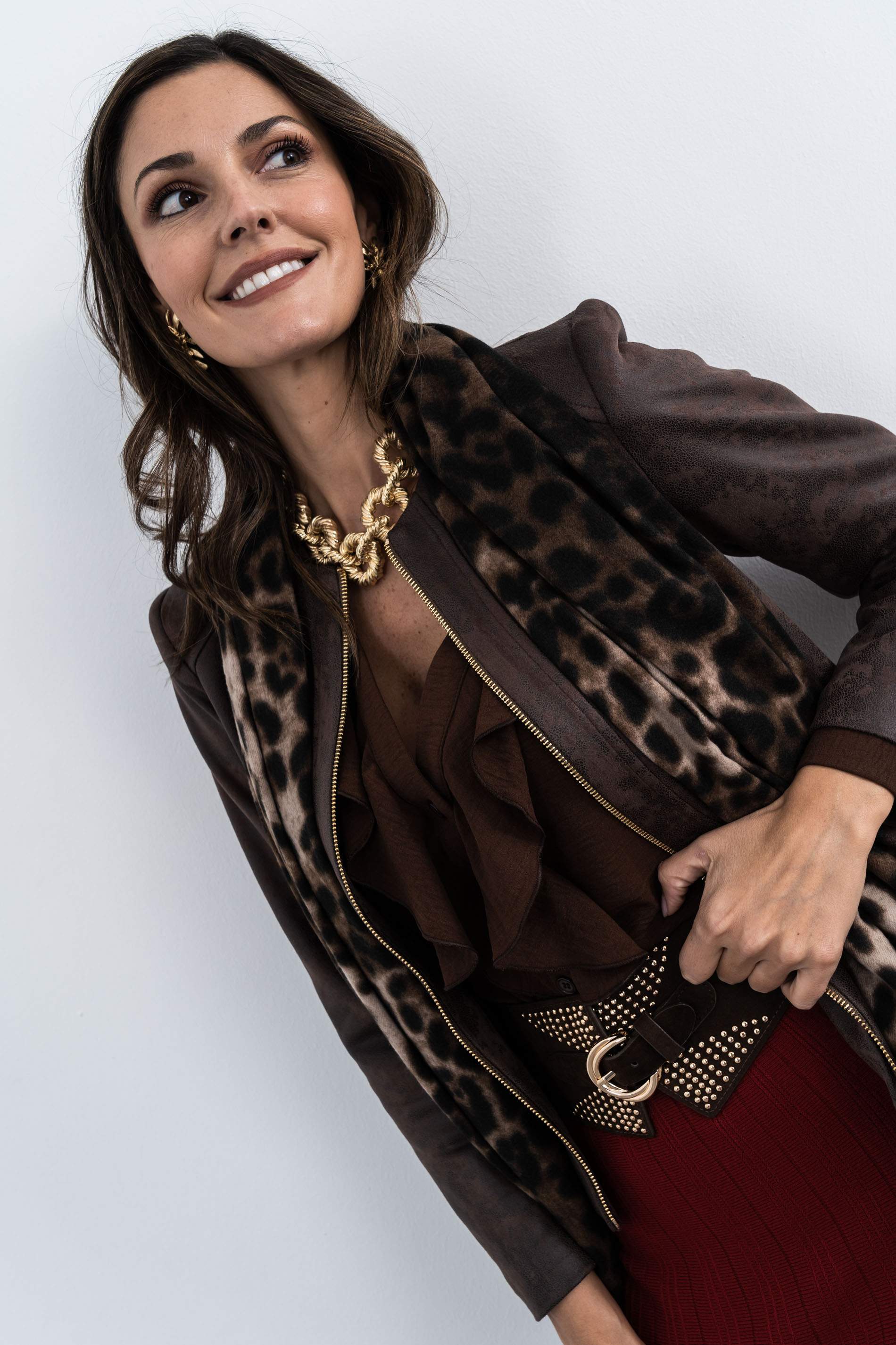 BLUSA VOLANTE MANGA LARGA CHOCOLATE