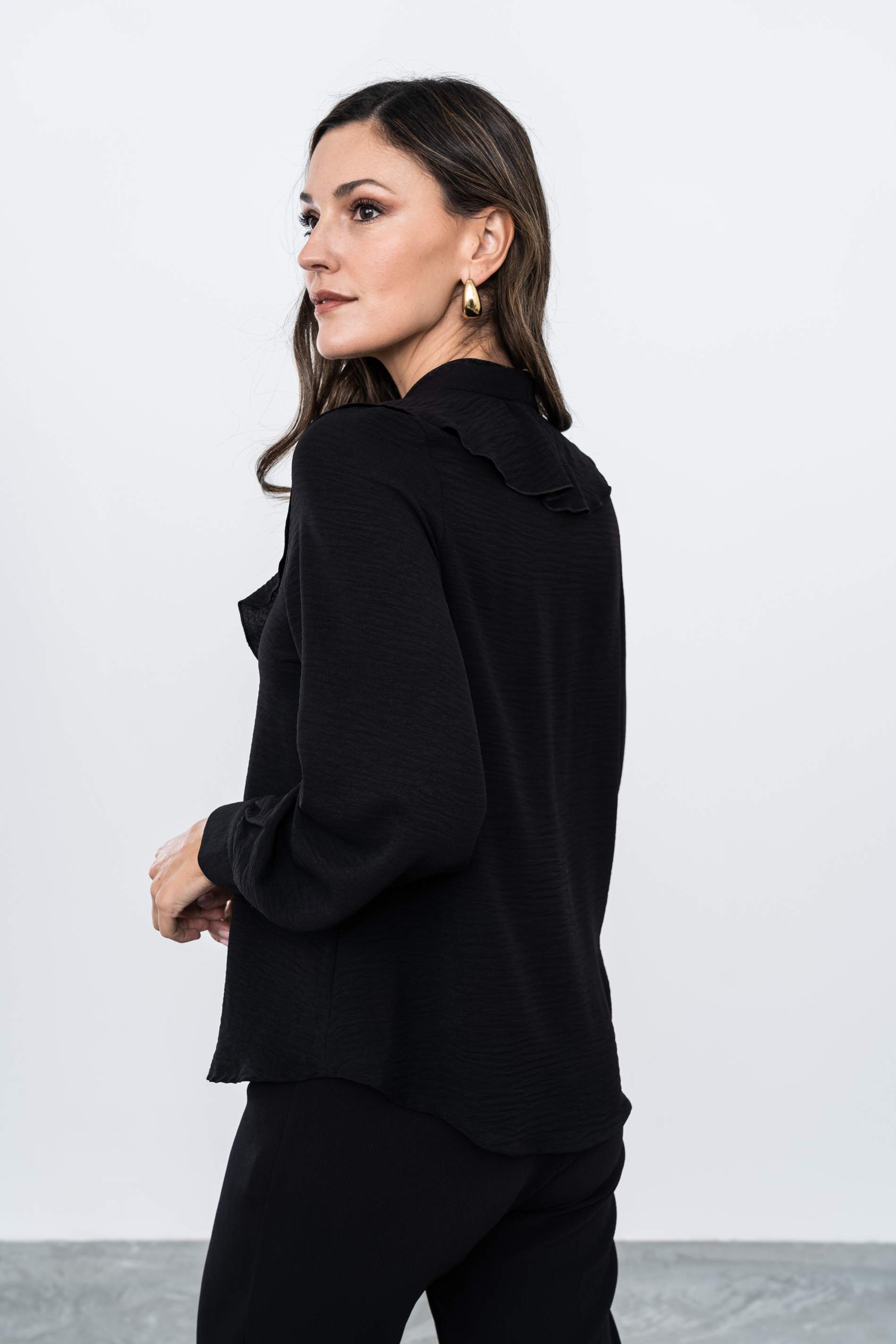 BLUSA VOLANTE MANGA LARGA NEGRO