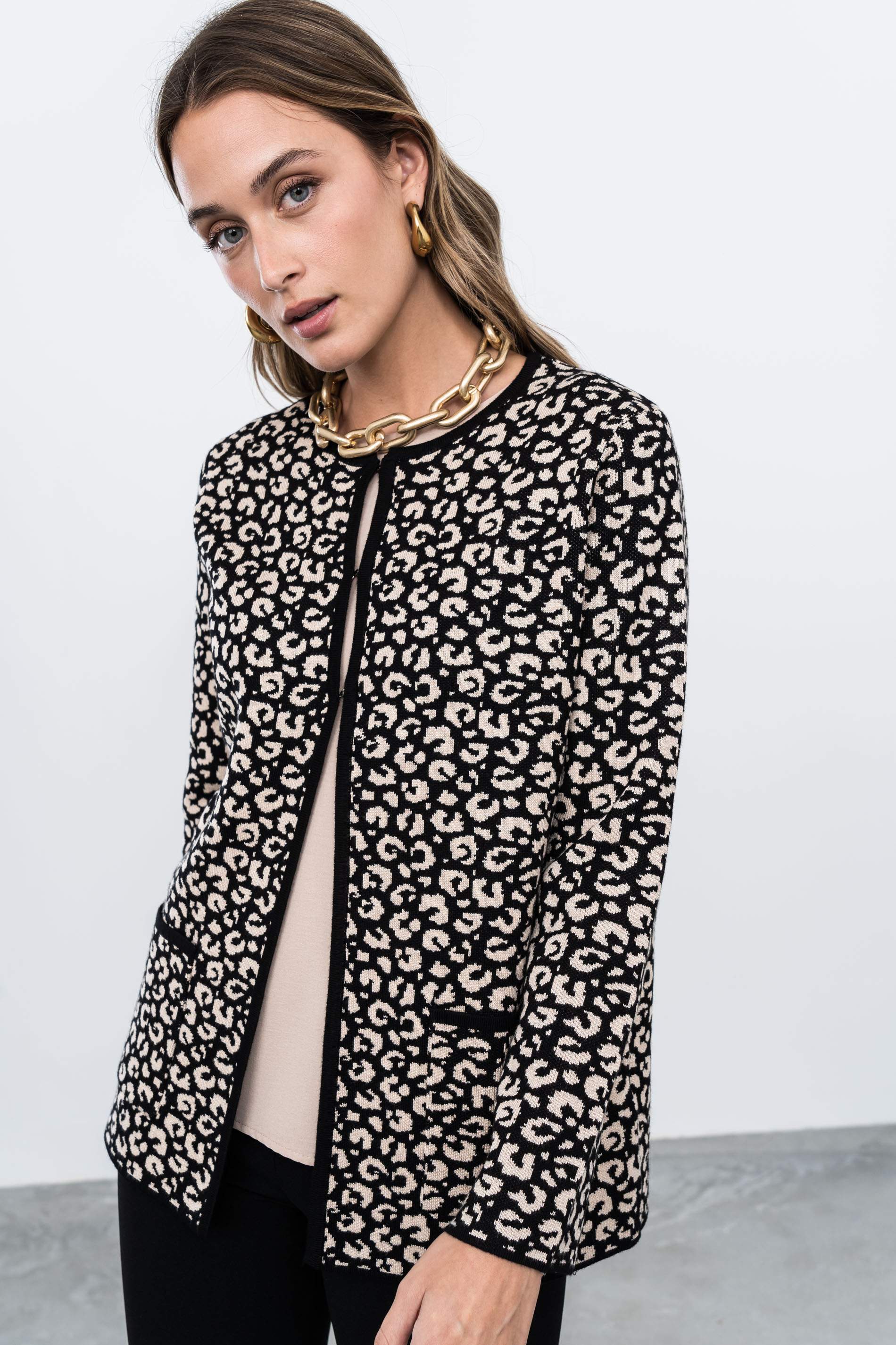 CHAQUETA MANCHAS NEGRO