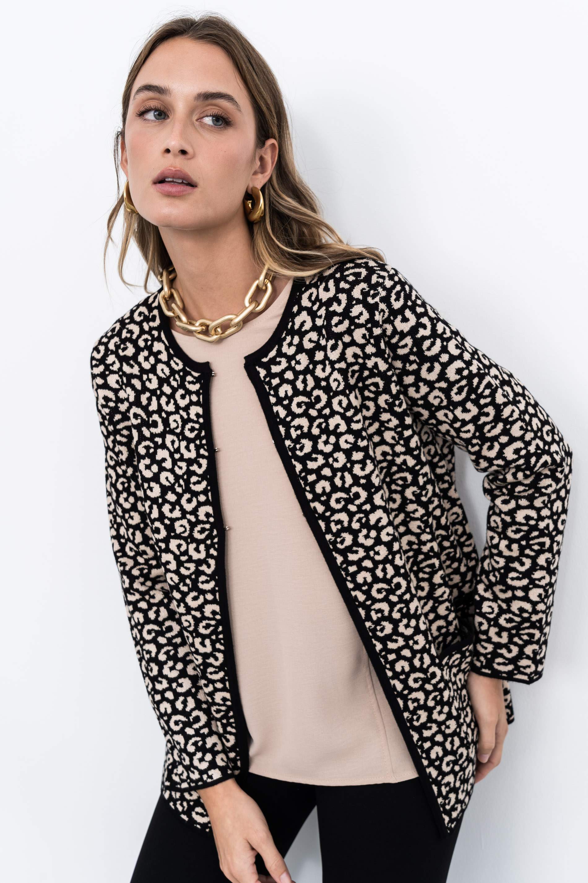 CHAQUETA MANCHAS NEGRO