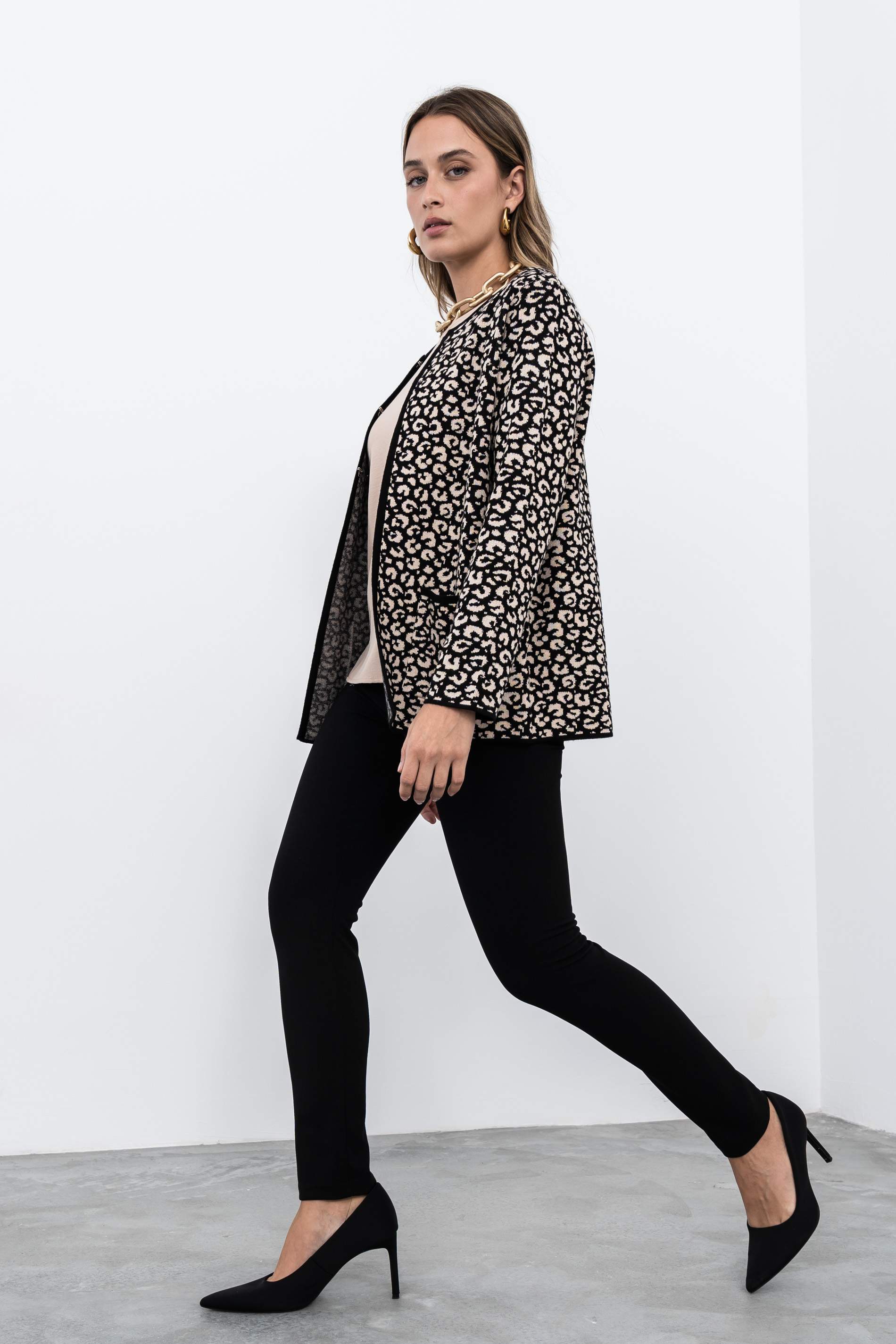 CHAQUETA MANCHAS NEGRO