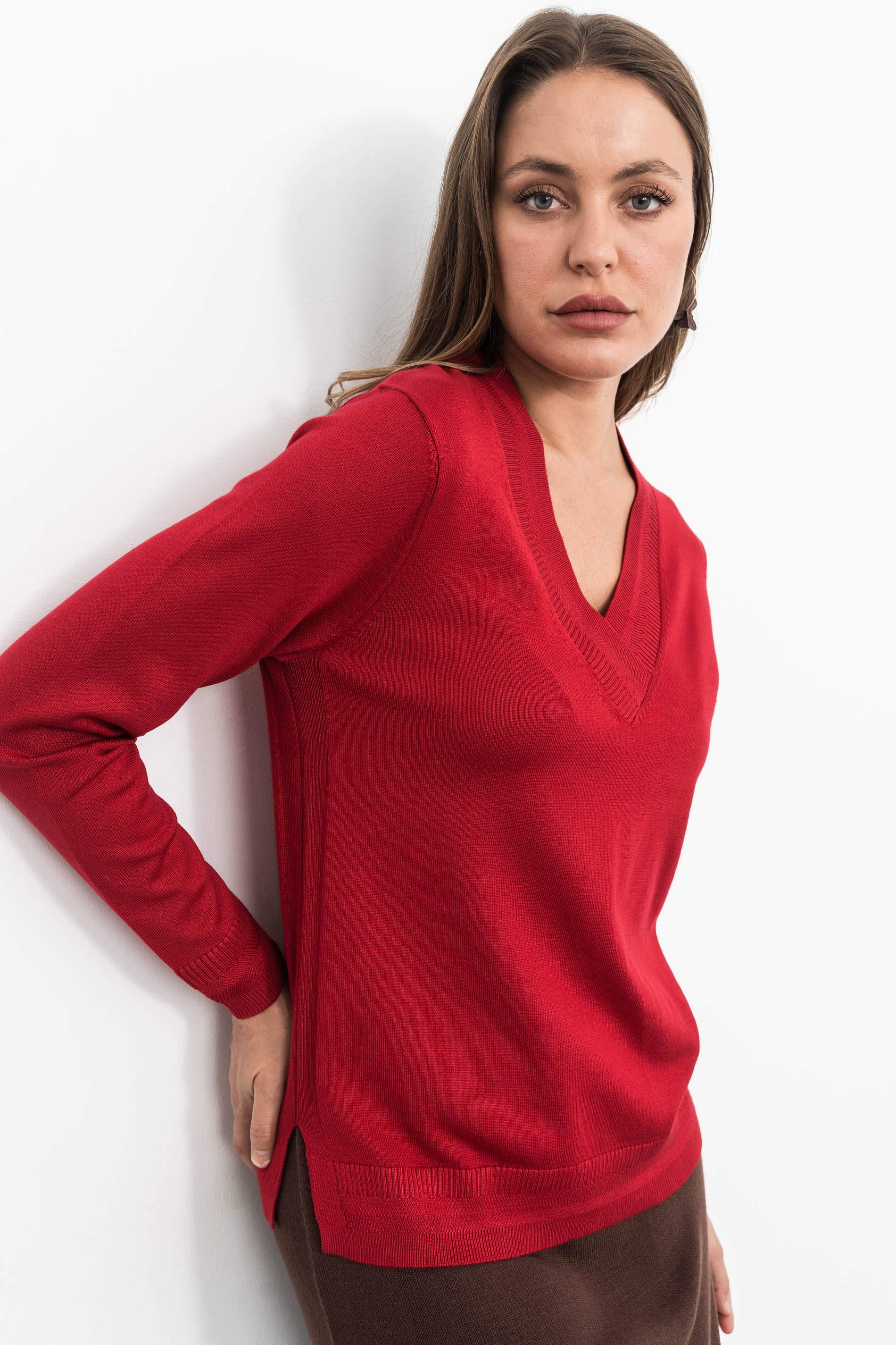 JERSEY CUELLO PICO DETALLE ROJO