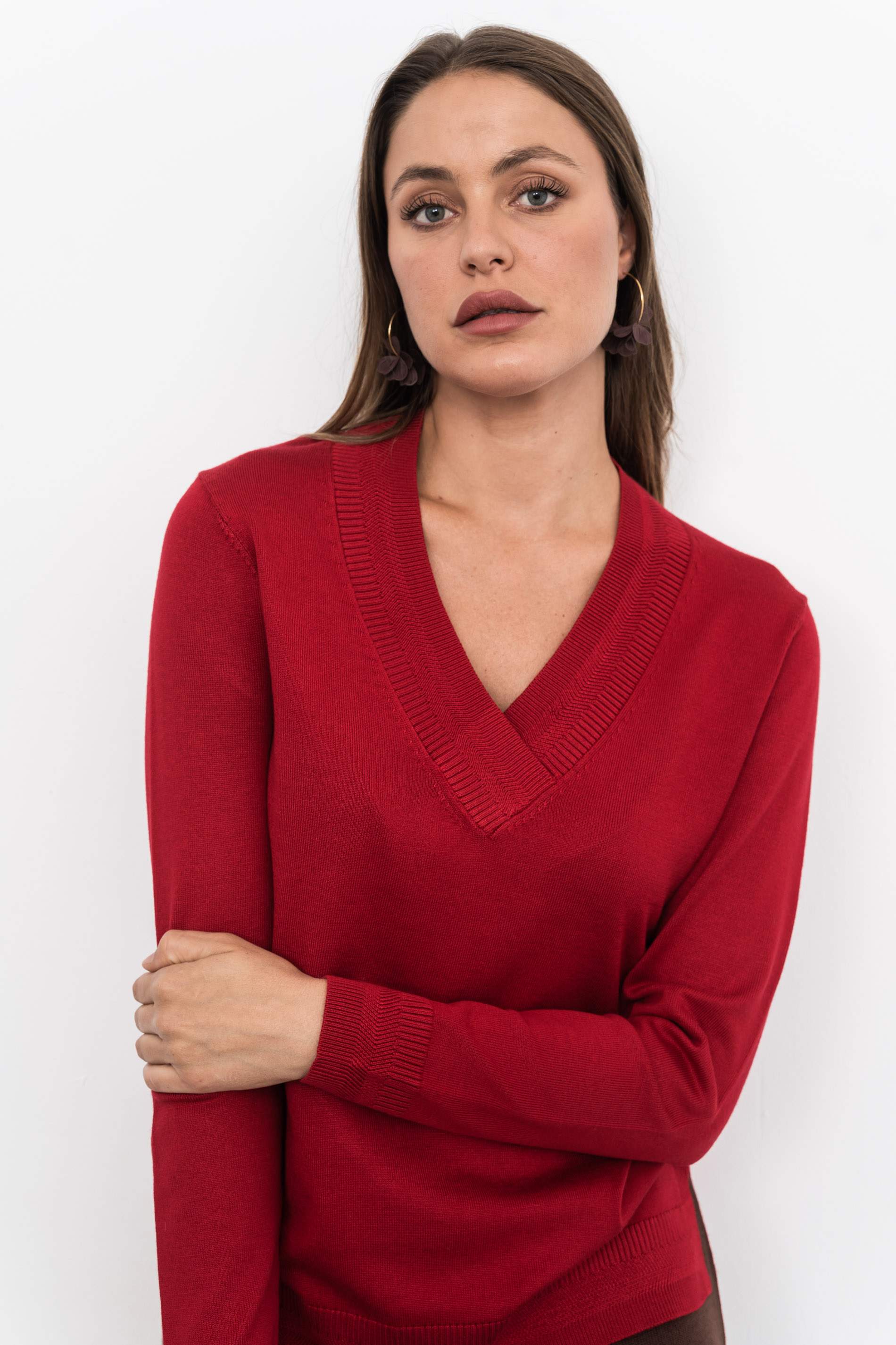 JERSEY CUELLO PICO DETALLE ROJO