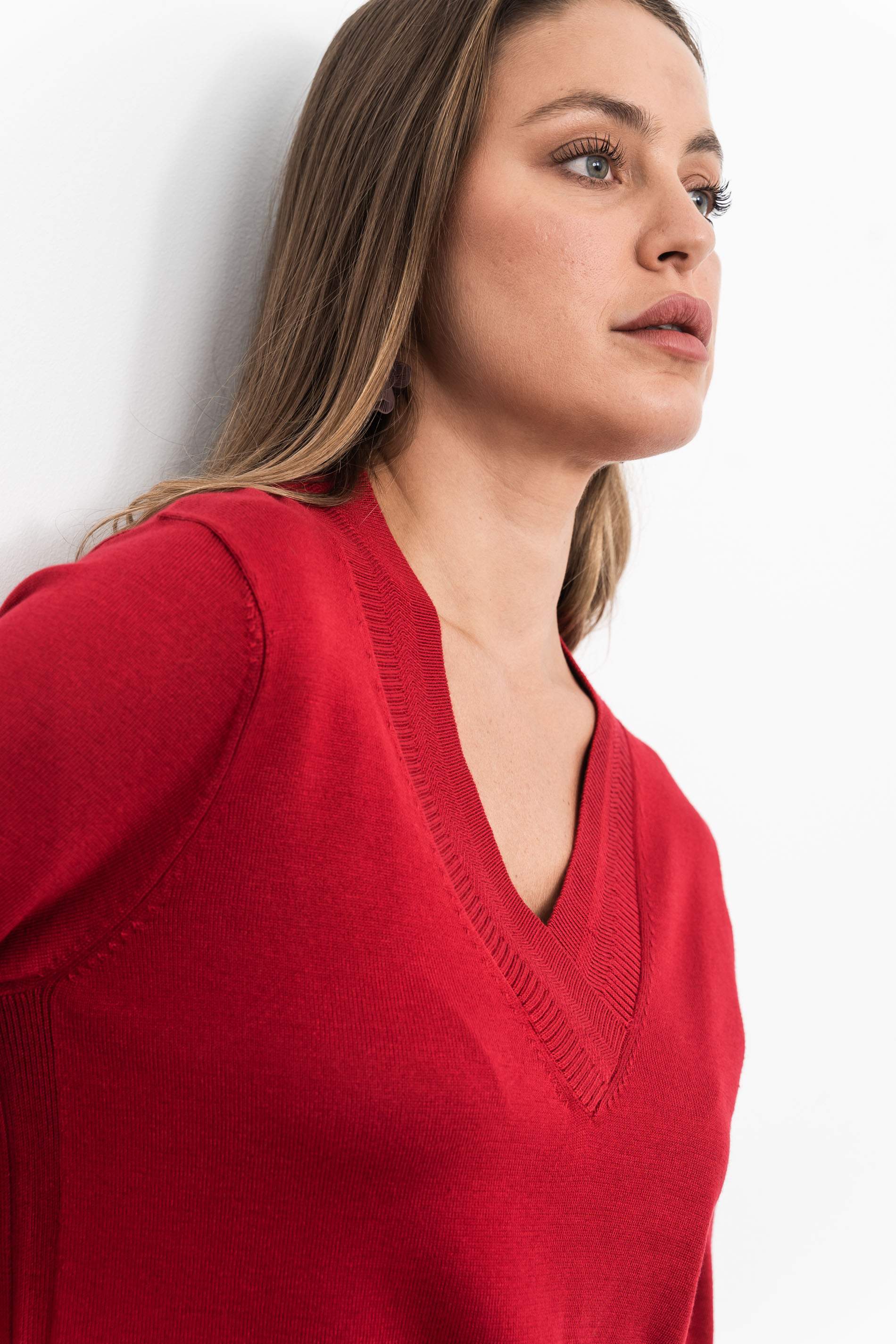 JERSEY CUELLO PICO DETALLE ROJO