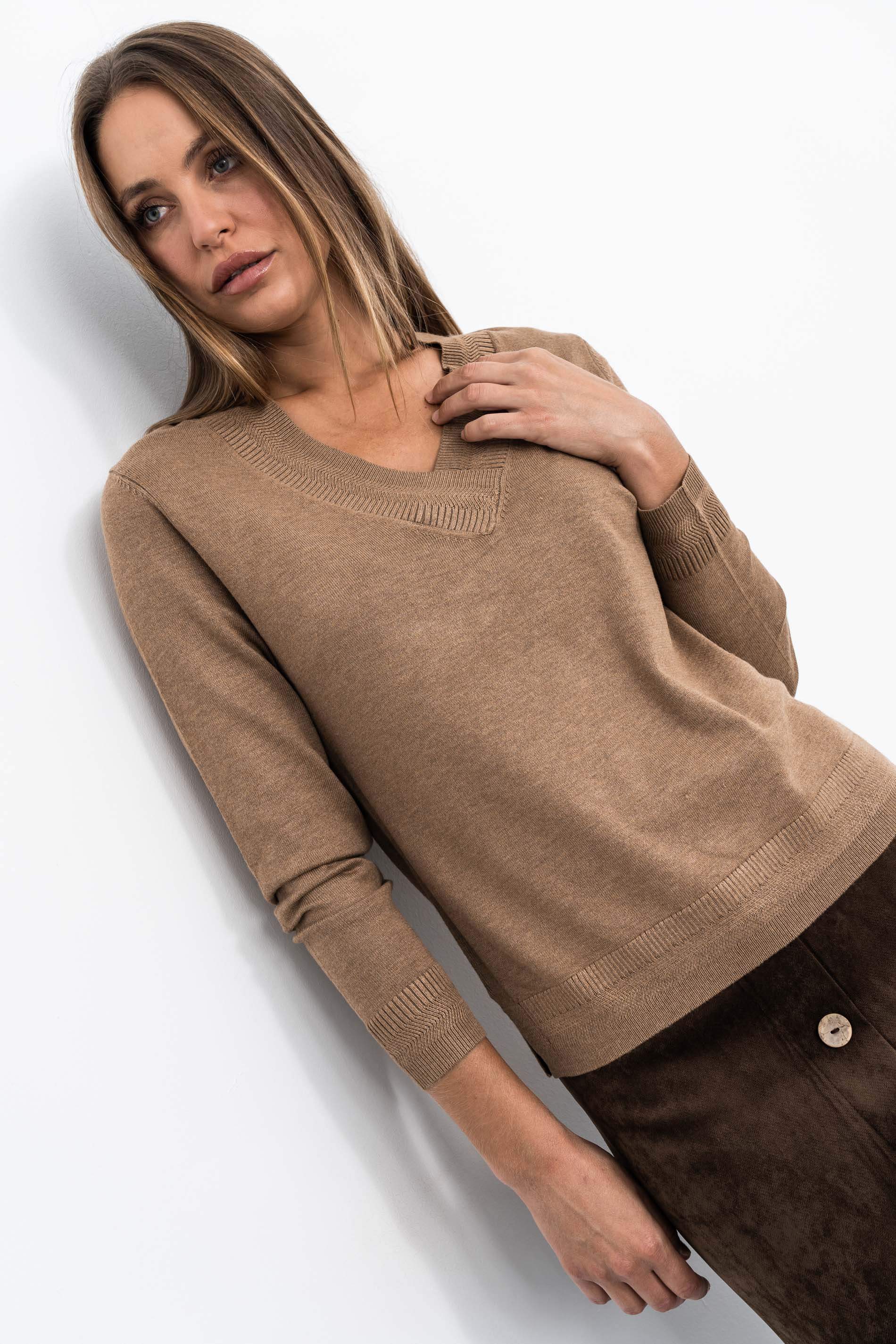 JERSEY CUELLO PICO DETALLE TAUPE