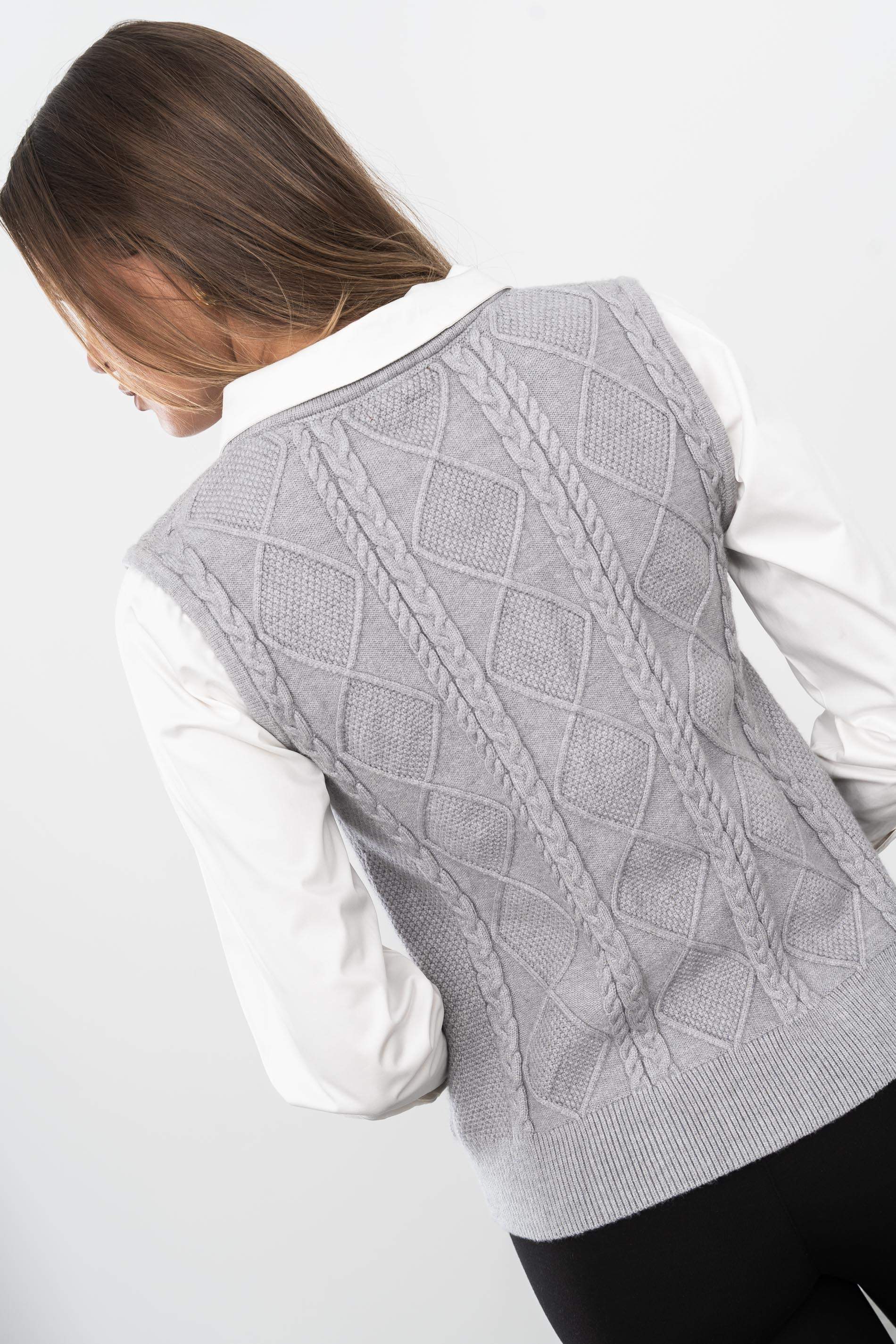 CHALECO COMBINADO BLUSA GRIS
