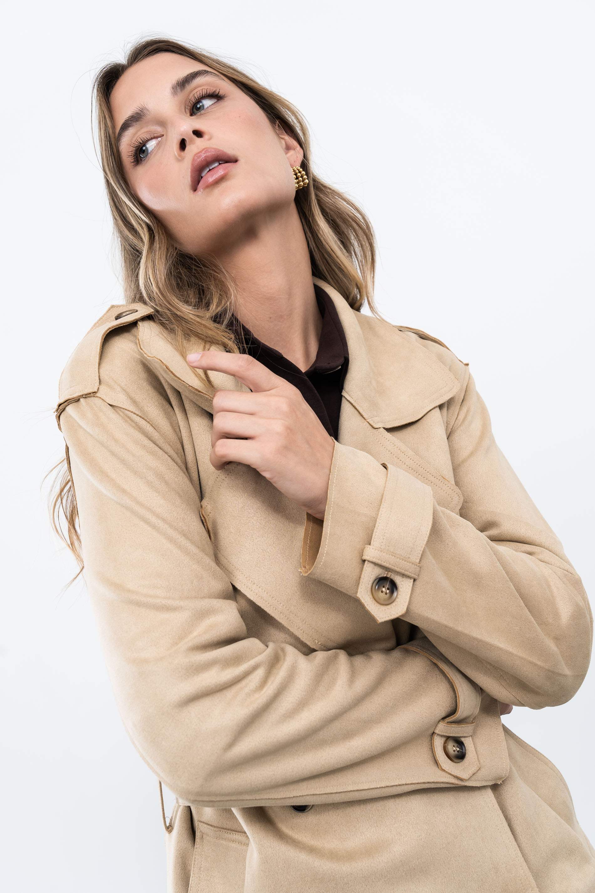 GABARDINA CORTA EFECTO ANTE BEIGE