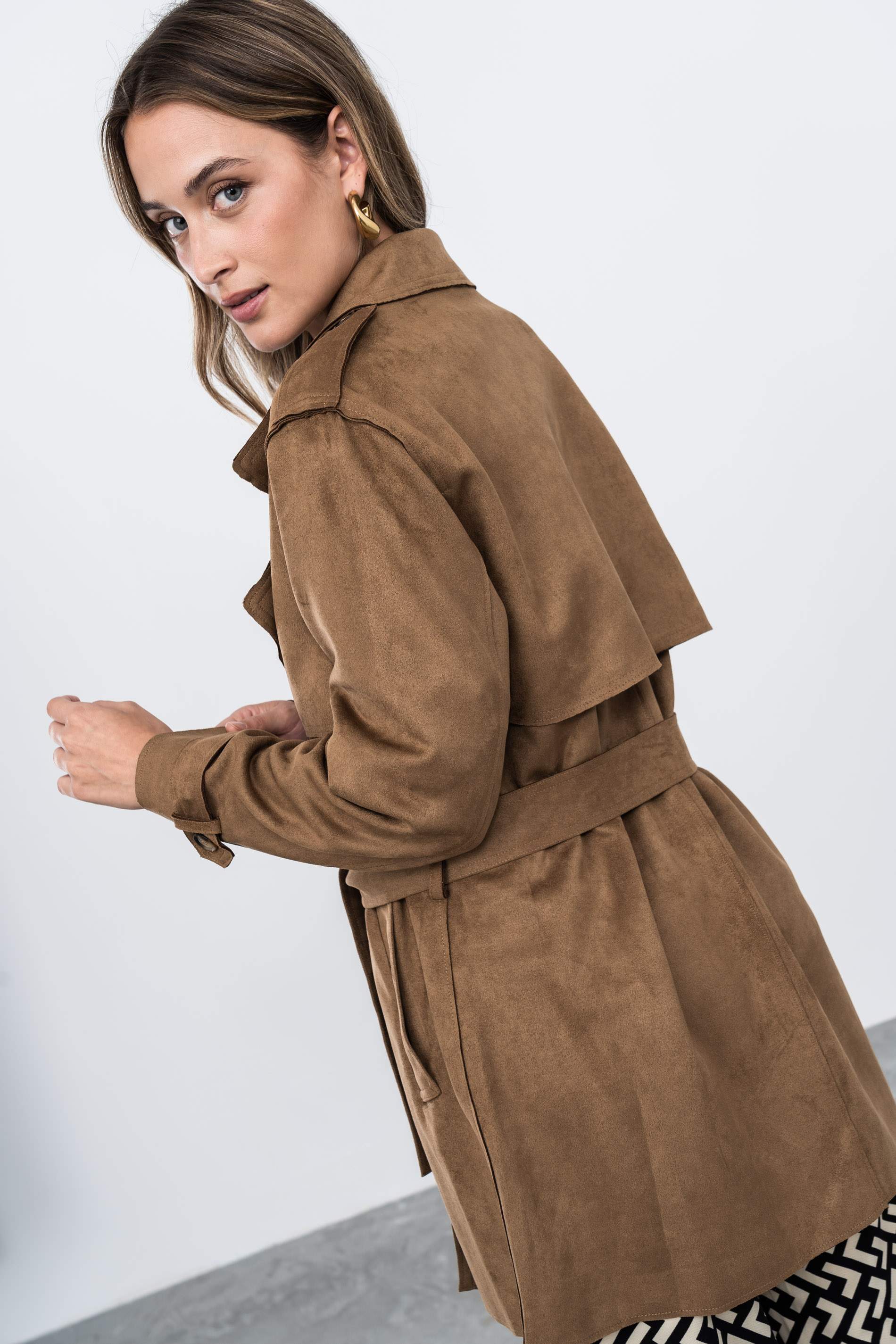 GABARDINA CORTA EFECTO ANTE CAMEL