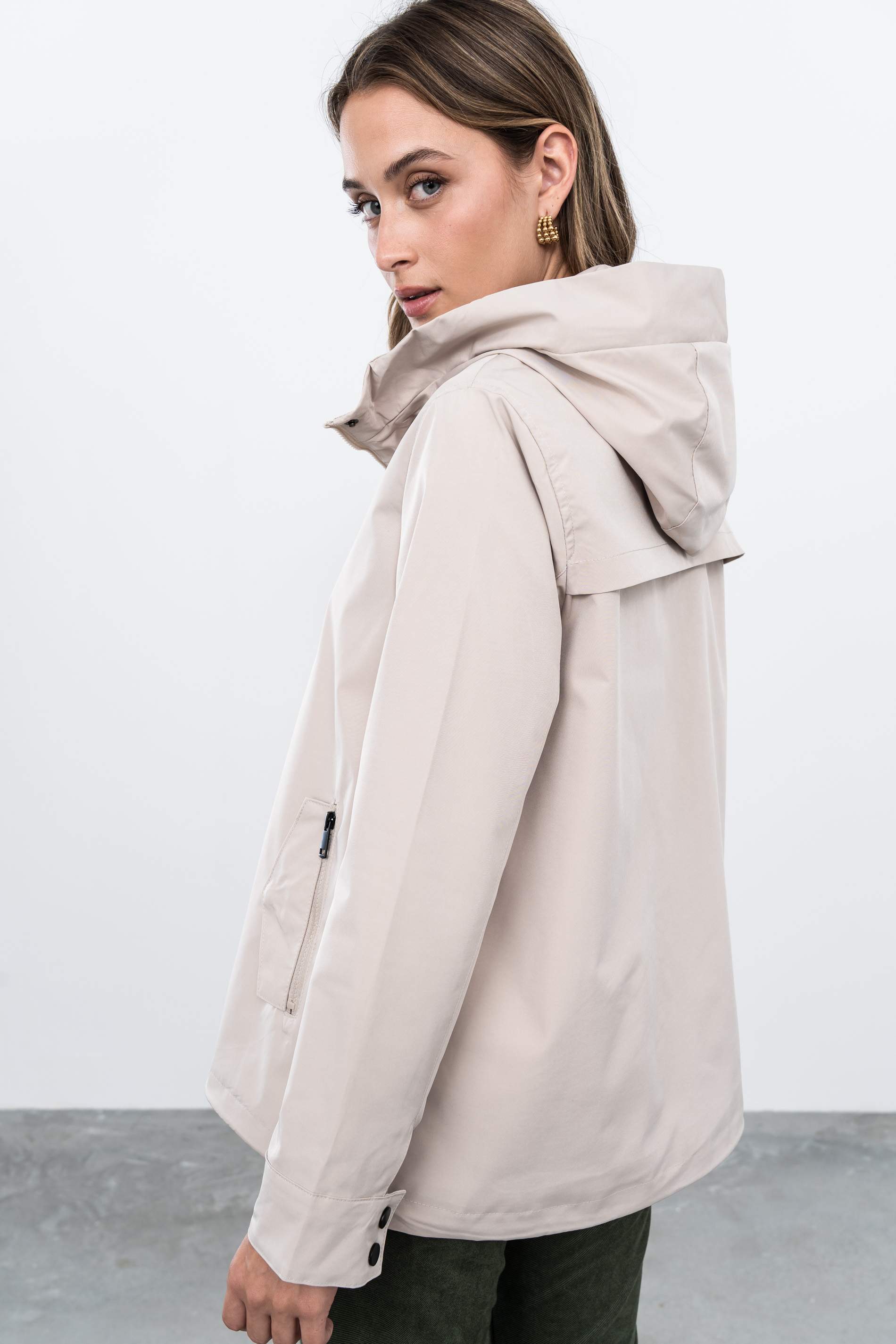 CORTAVIENTOS EVASÉ CREMALLERA BEIGE