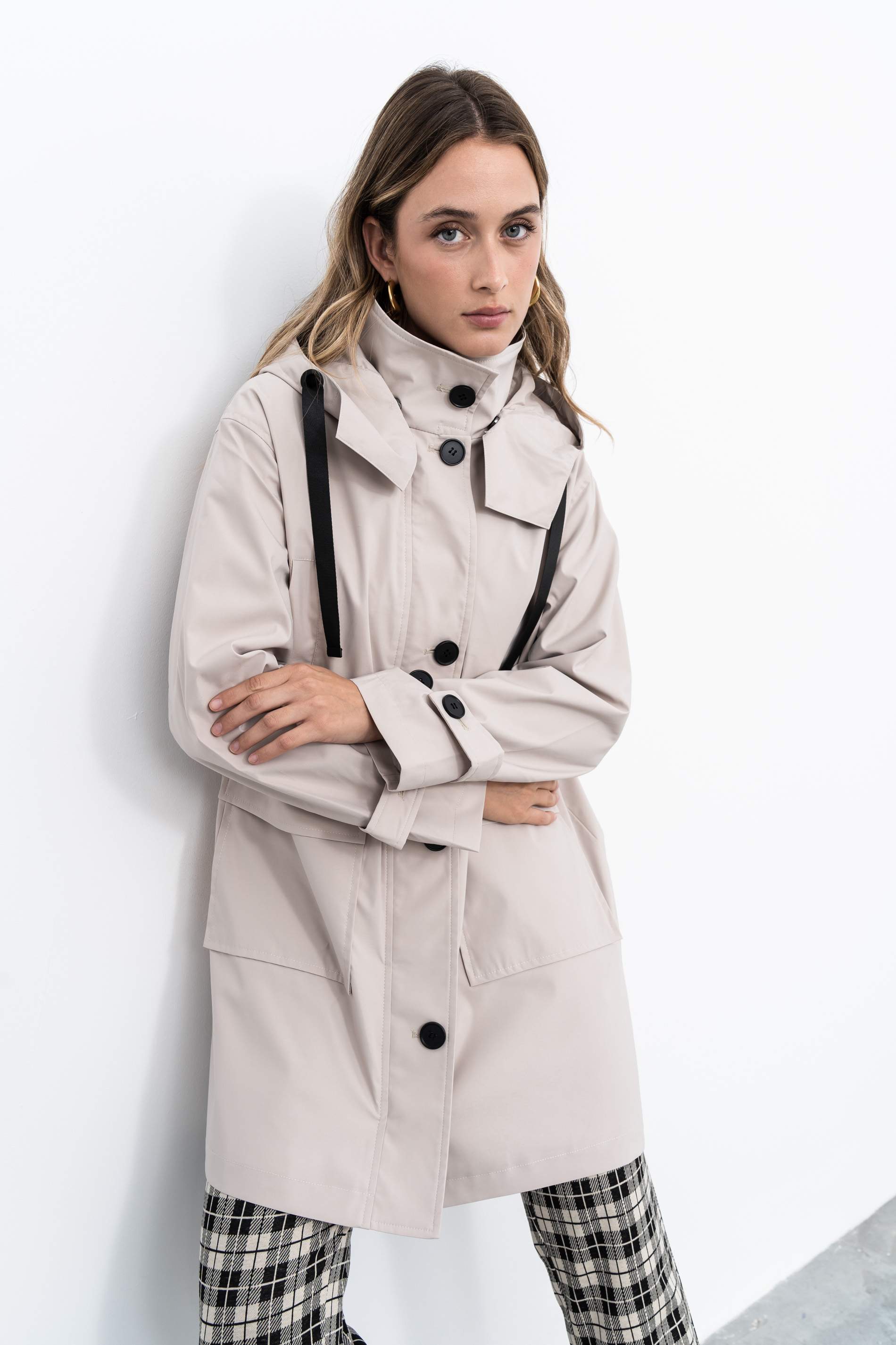 PARKA LIGERA BOLSILLOS BEIGE