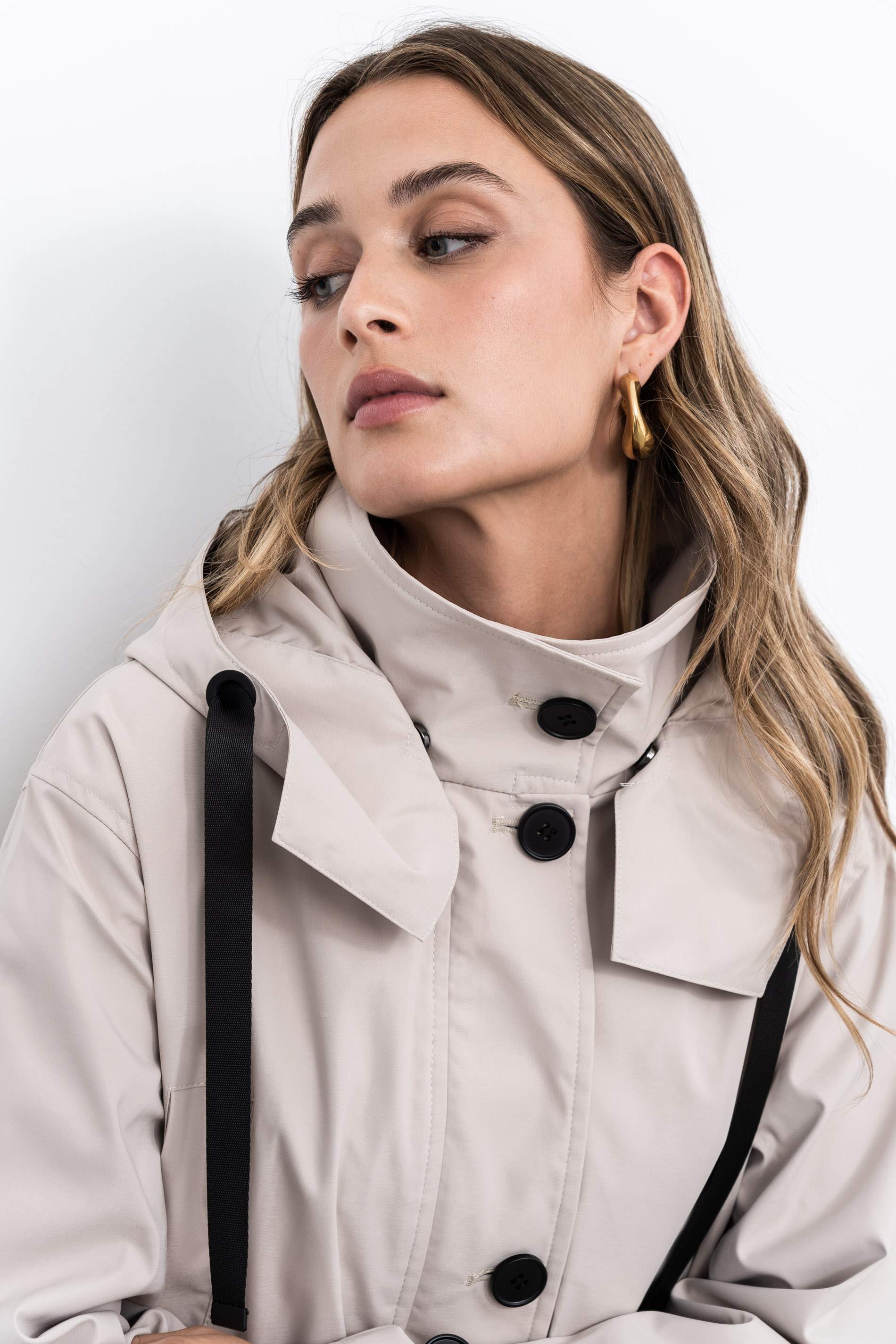 PARKA LIGERA BOLSILLOS BEIGE