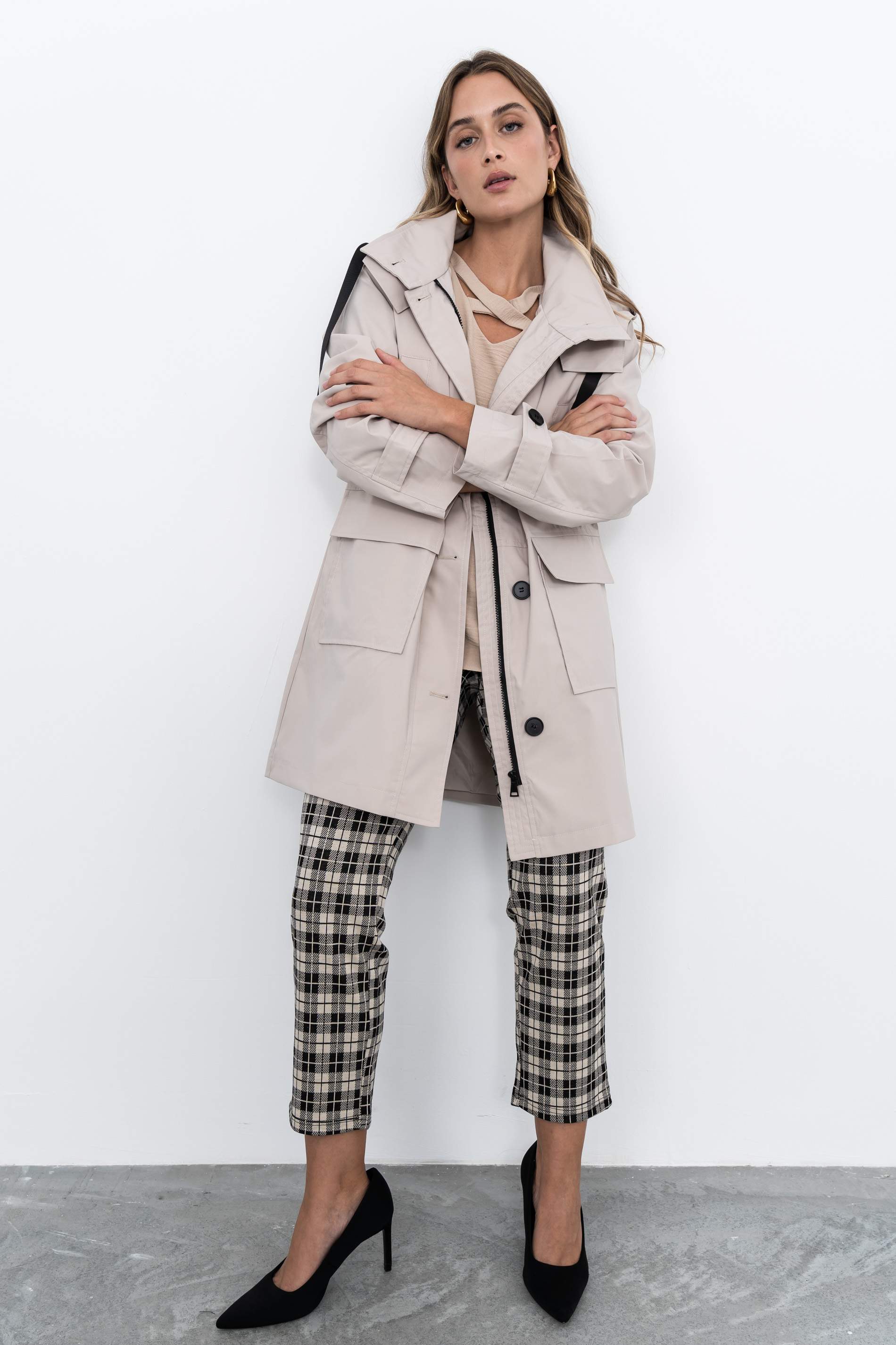 PARKA LIGERA BOLSILLOS BEIGE