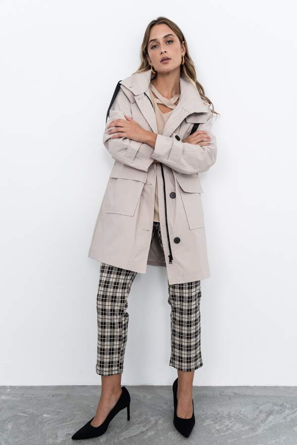PARKA LIGERA BOLSILLOS BEIGE