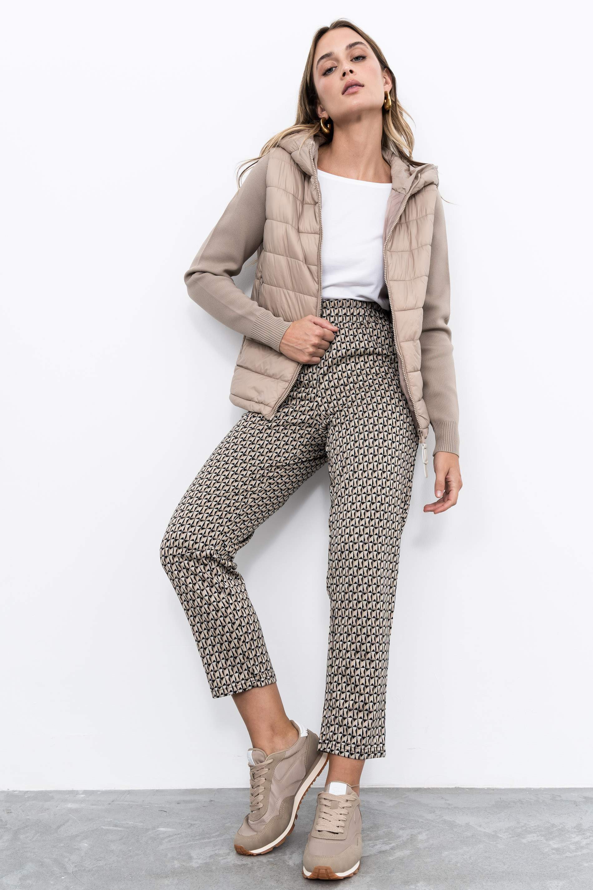 CHAQUETA ACOLCHADA PUNTO BEIGE