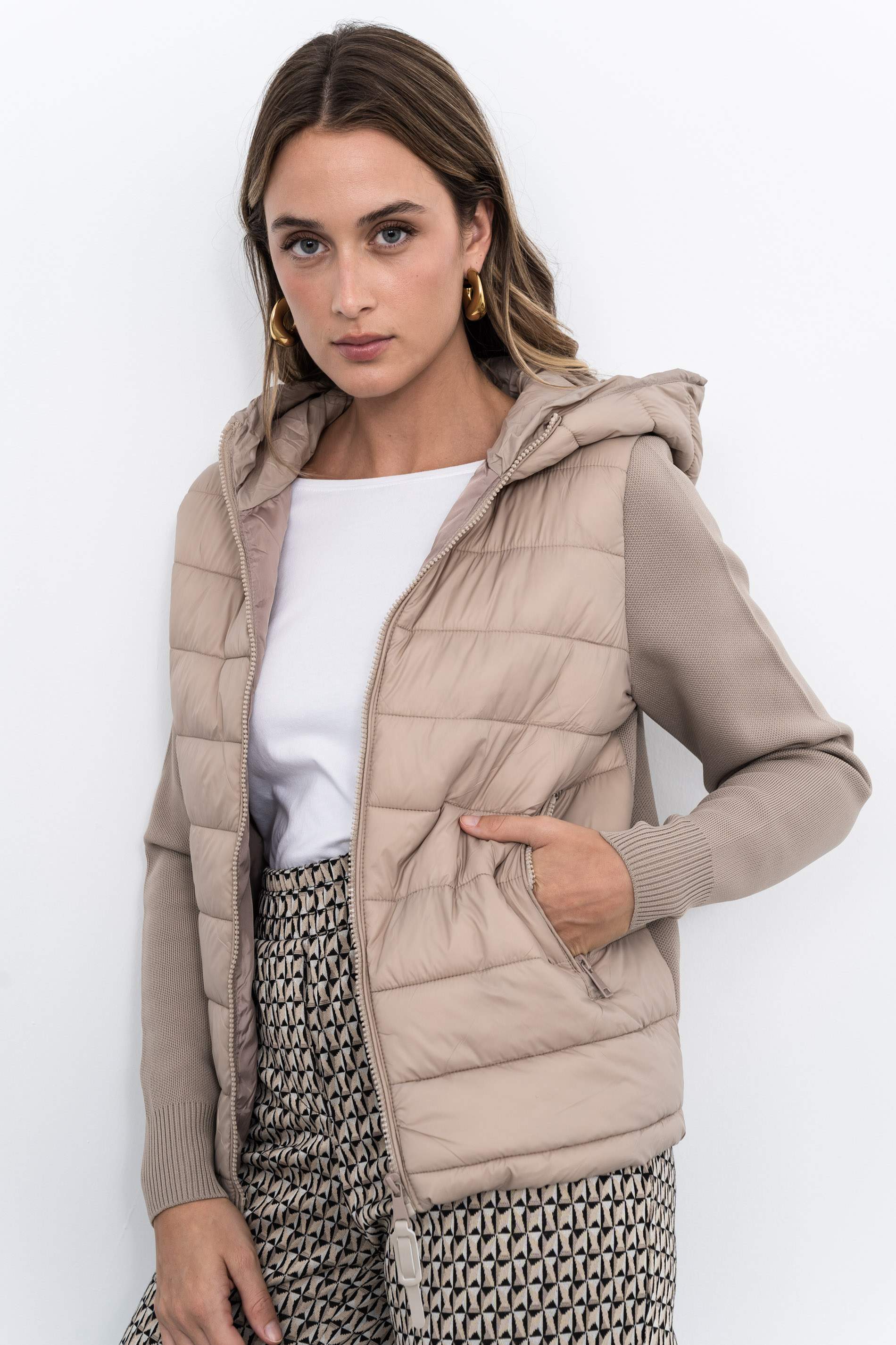 CHAQUETA ACOLCHADA PUNTO BEIGE