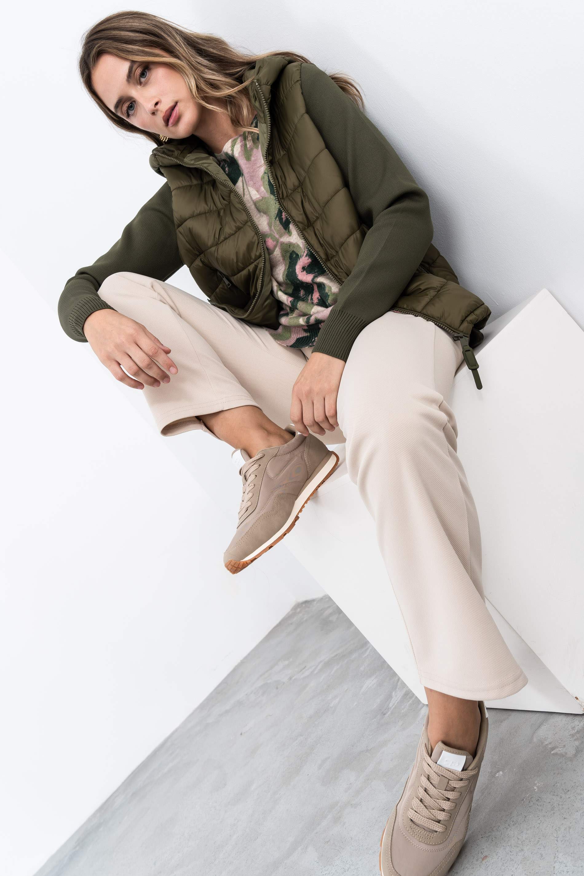 CHAQUETA ACOLCHADA PUNTO KAKI