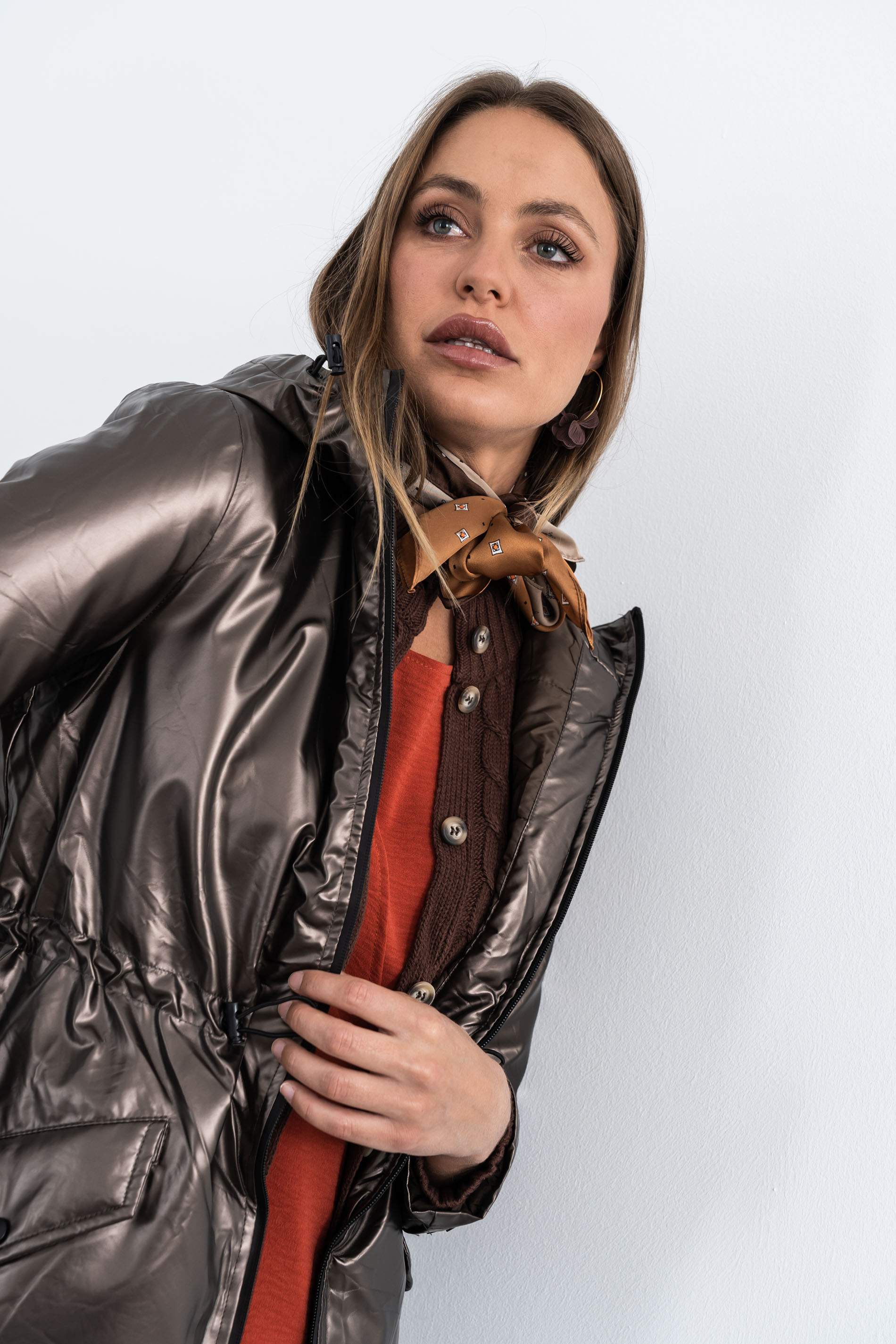 PARKA METALIZADA BOLSILLOS MARRÓN