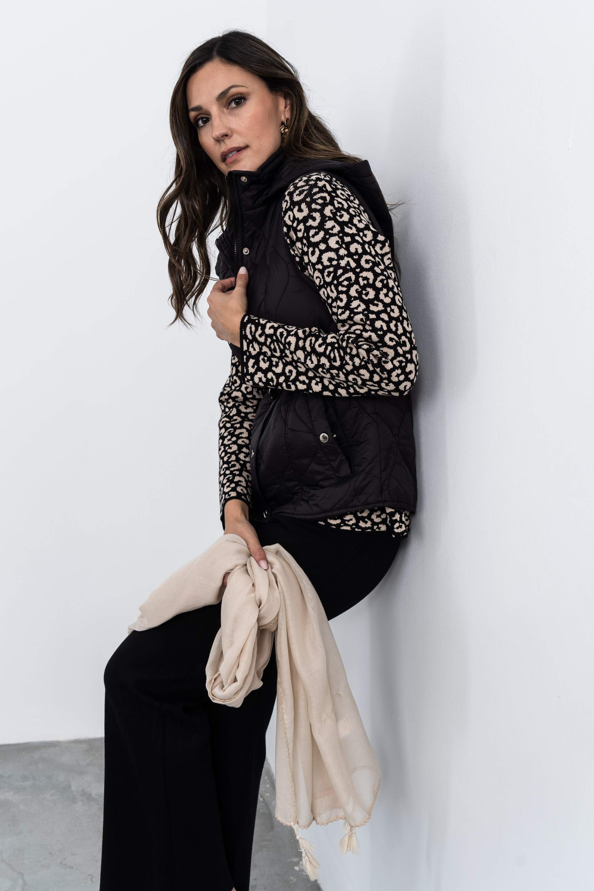 CHALECO PESPUNTES AJUSTABLE NEGRO