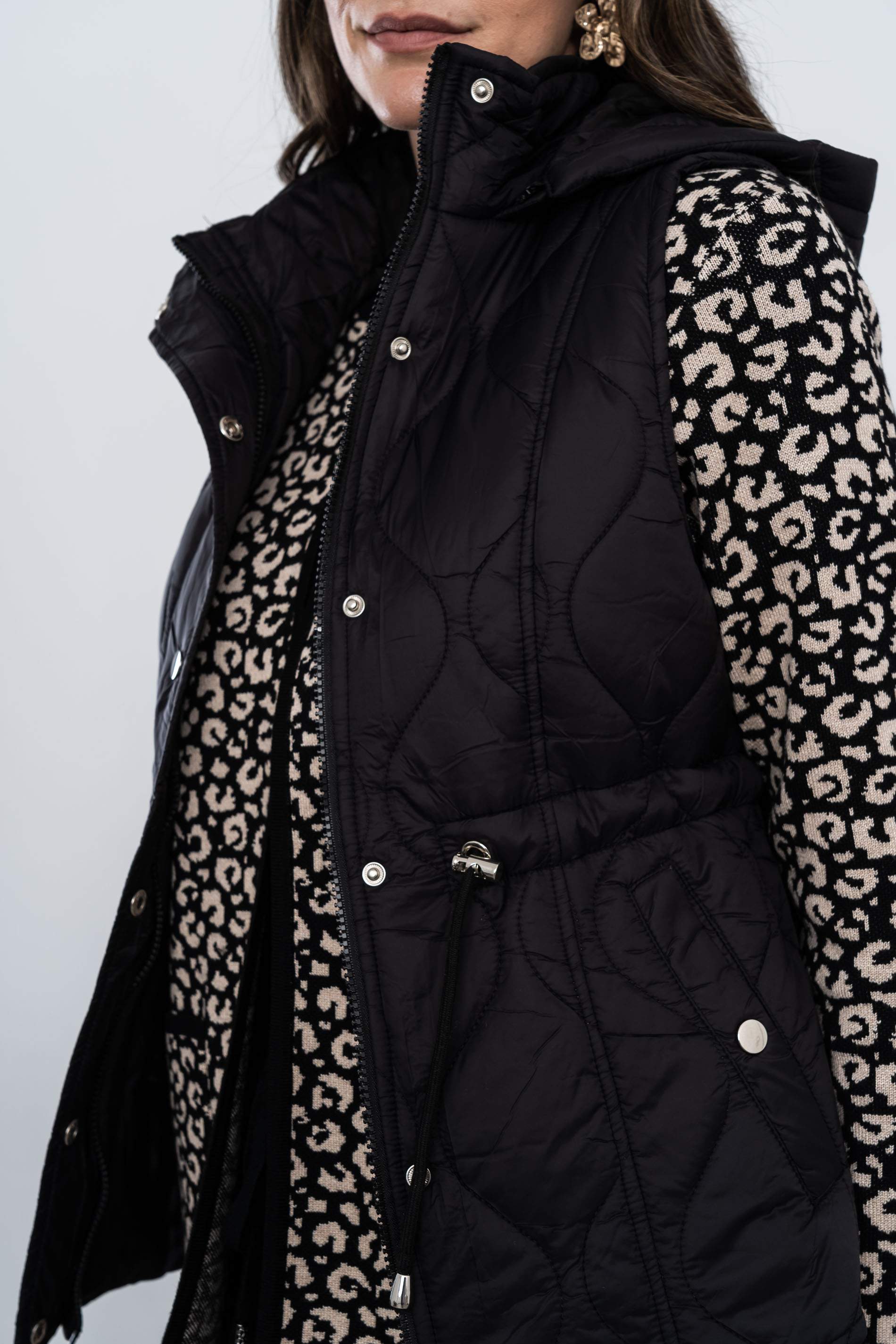 CHALECO PESPUNTES AJUSTABLE NEGRO