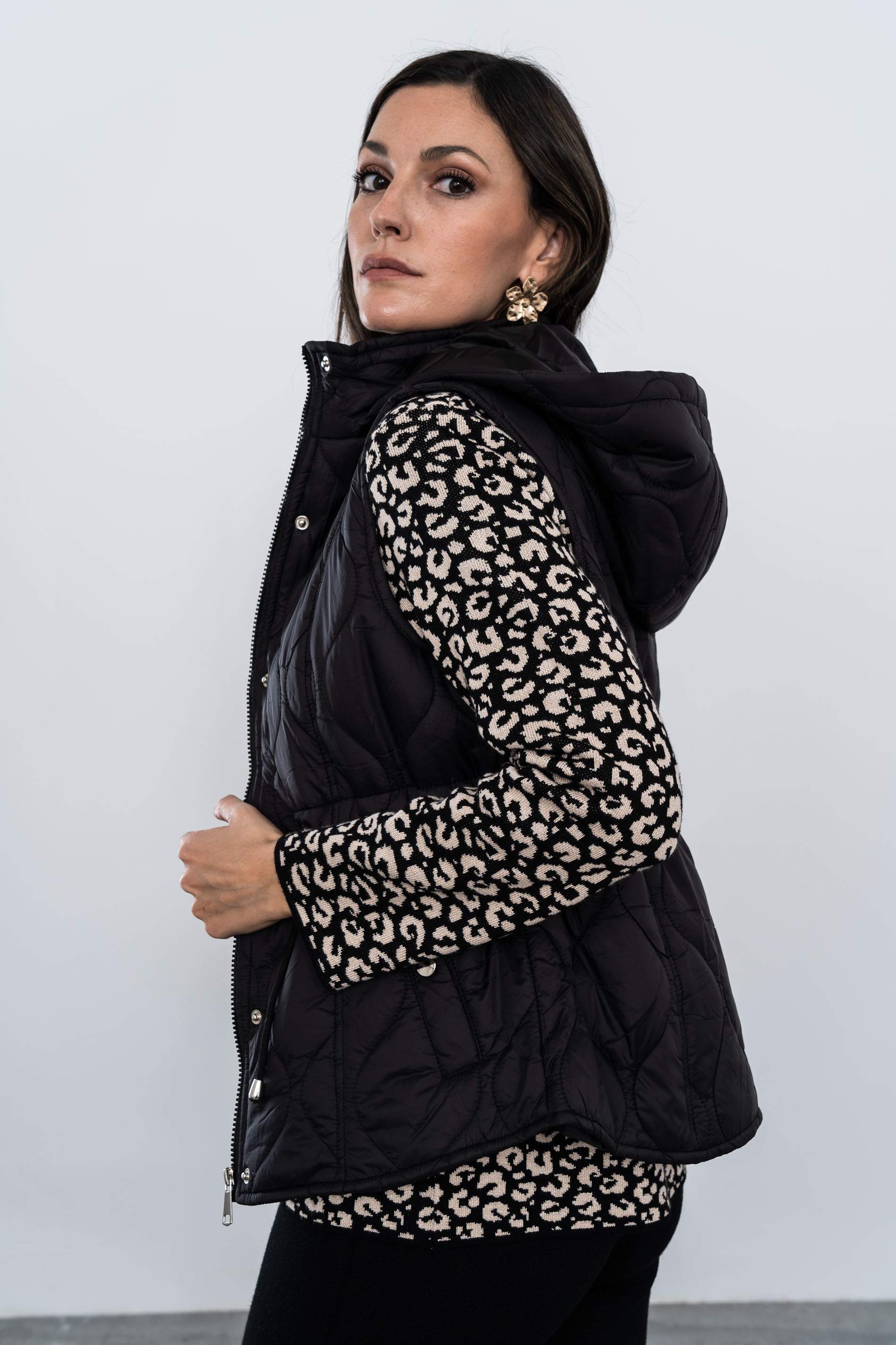 CHALECO PESPUNTES AJUSTABLE NEGRO