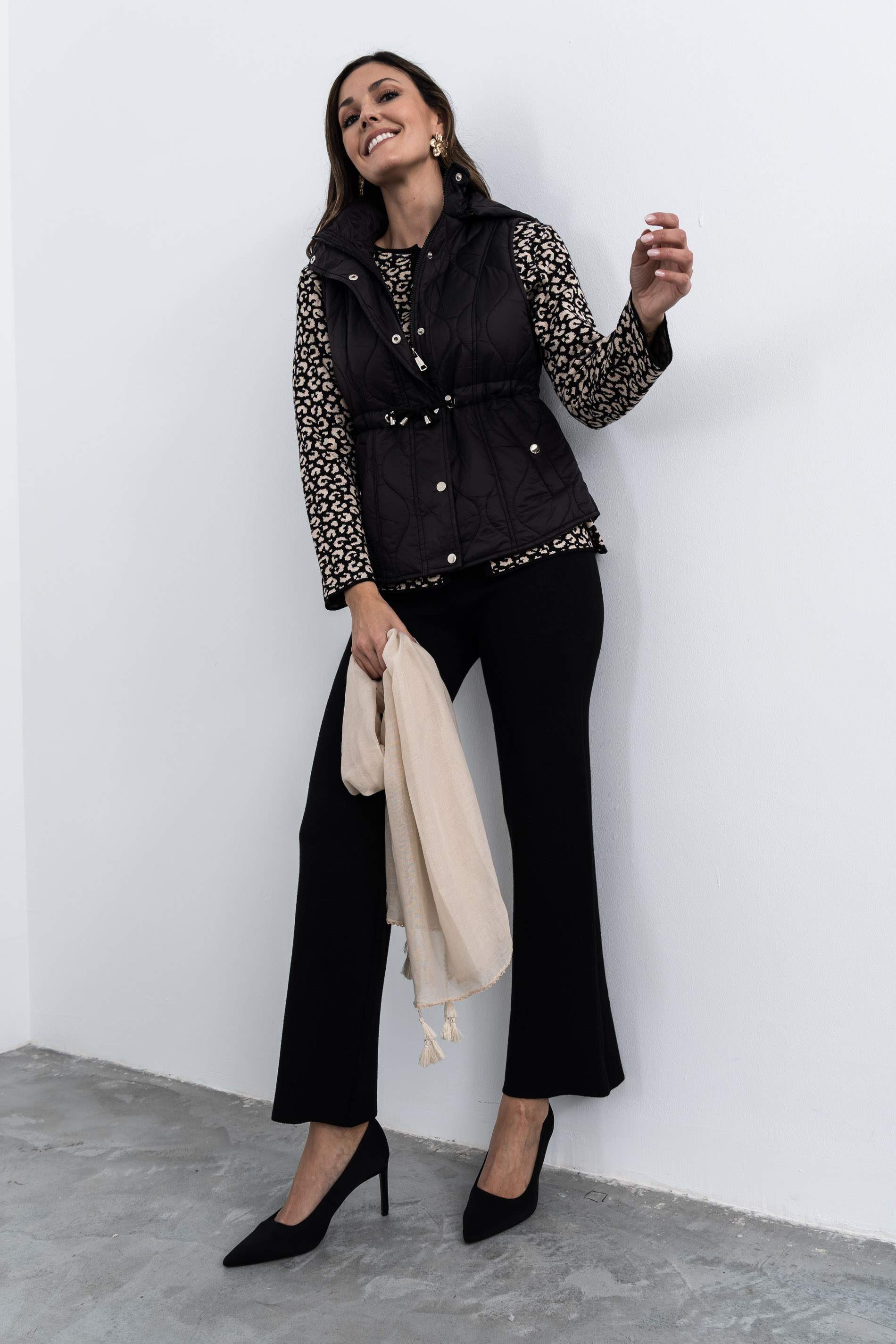 CHALECO PESPUNTES AJUSTABLE NEGRO