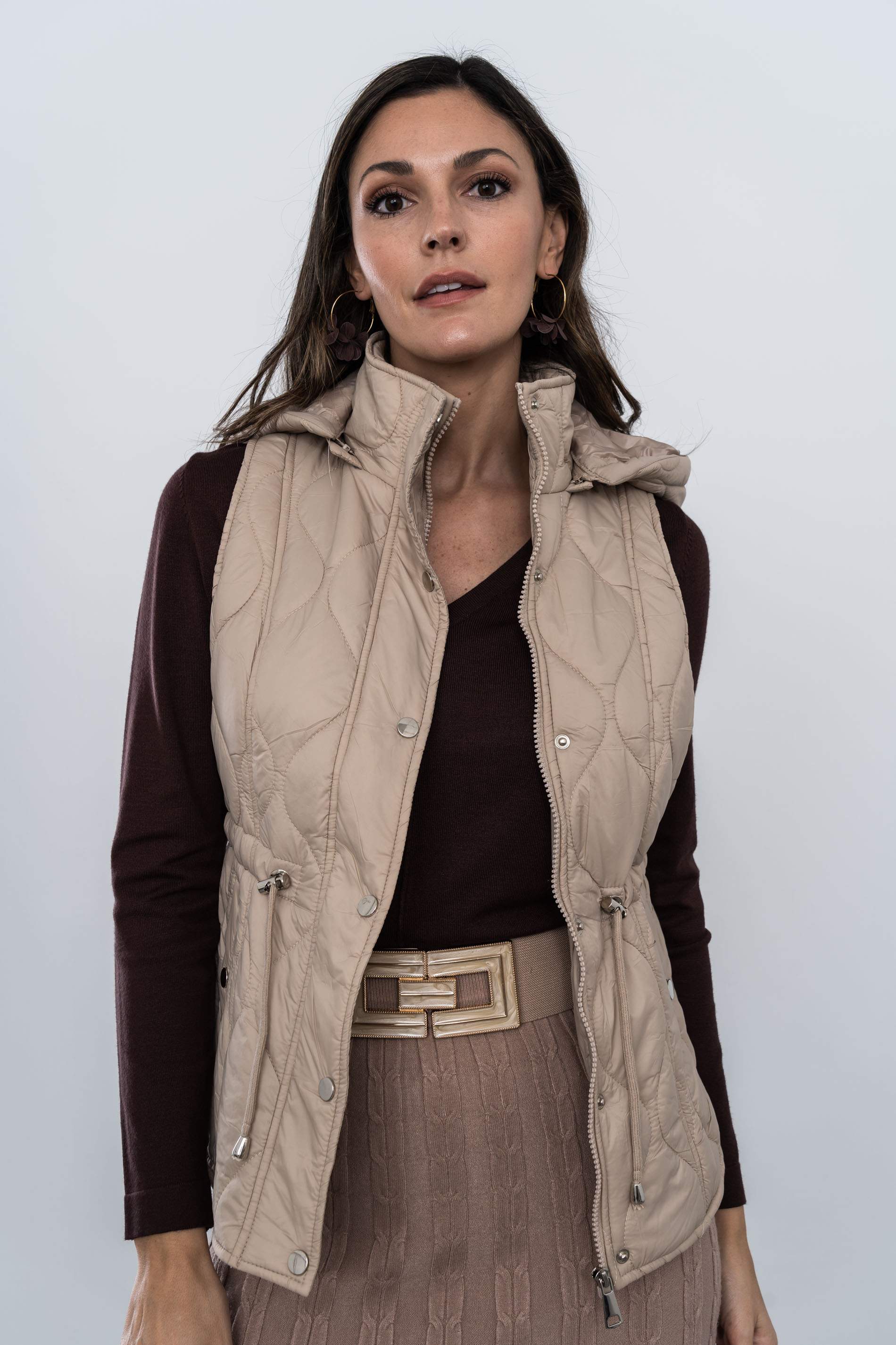 CHALECO PESPUNTES AJUSTABLE BEIGE