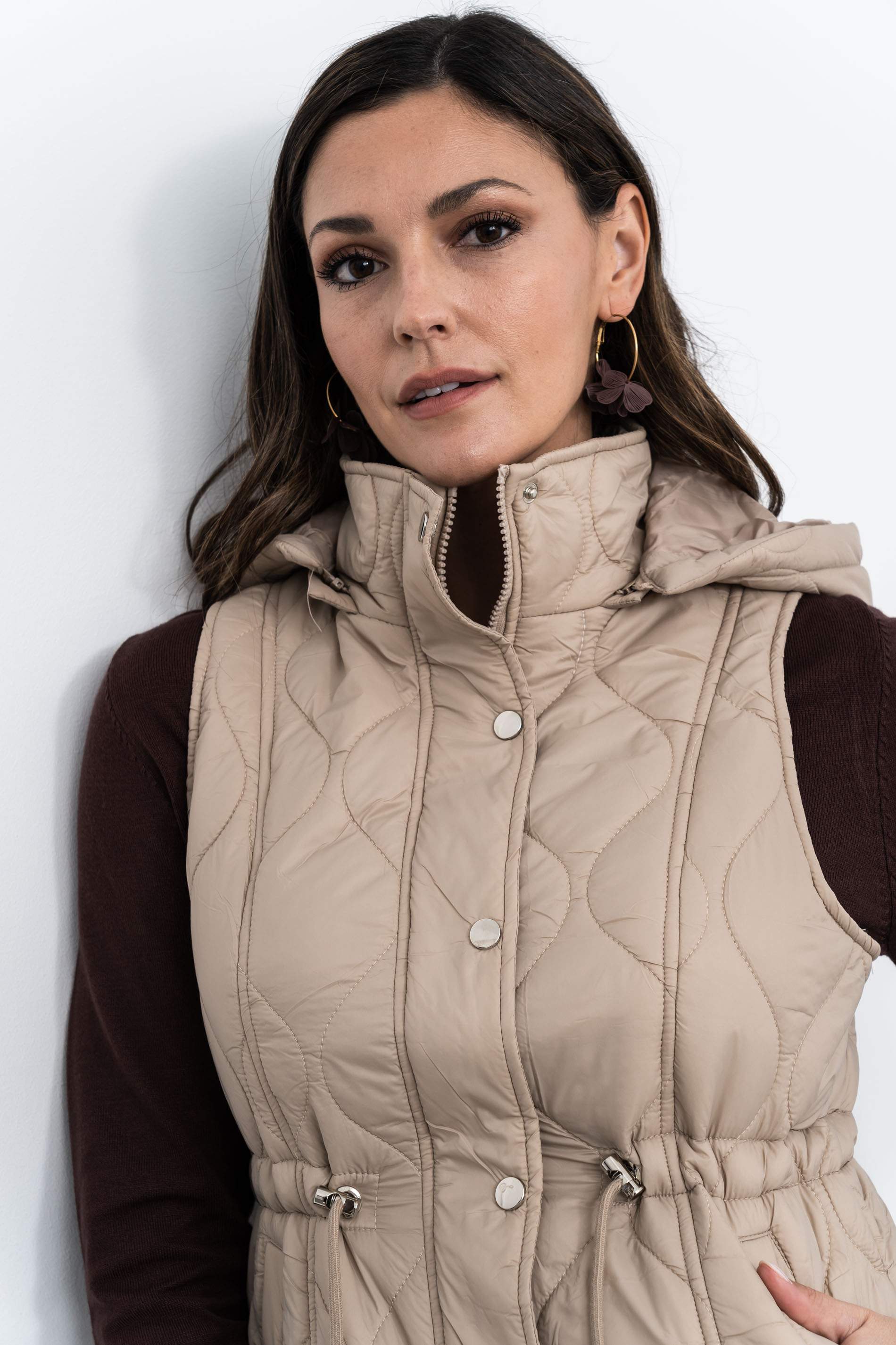 CHALECO PESPUNTES AJUSTABLE BEIGE