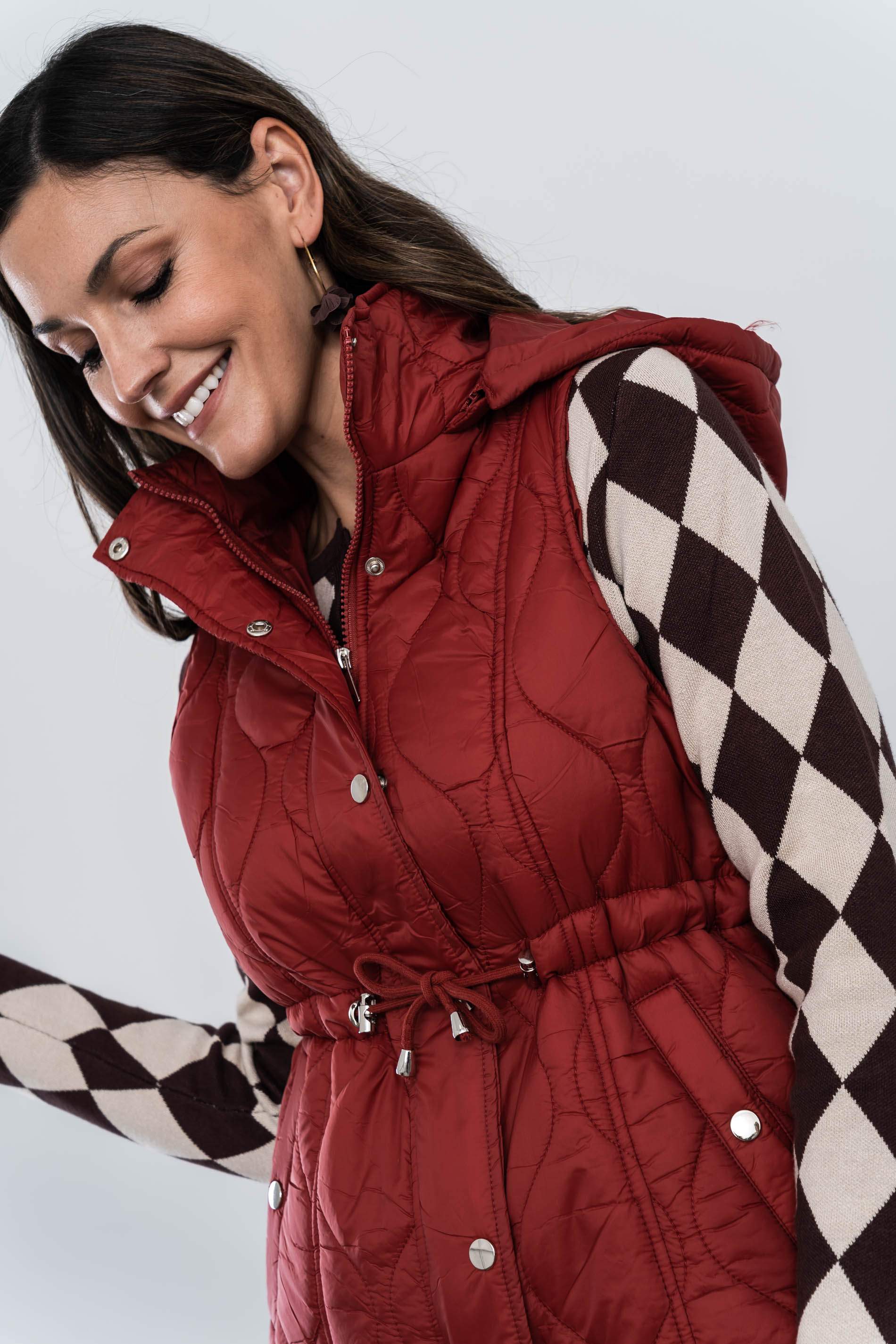 CHALECO PESPUNTES AJUSTABLE GUINDA