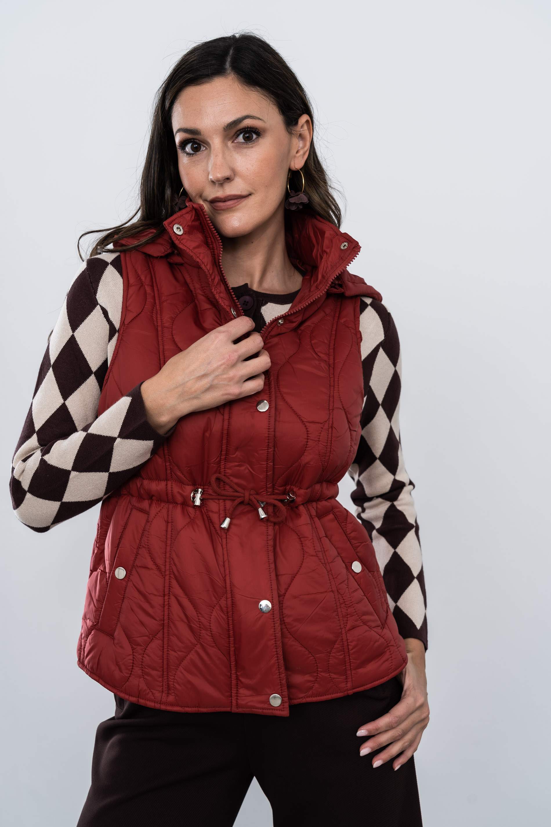 CHALECO PESPUNTES AJUSTABLE GUINDA