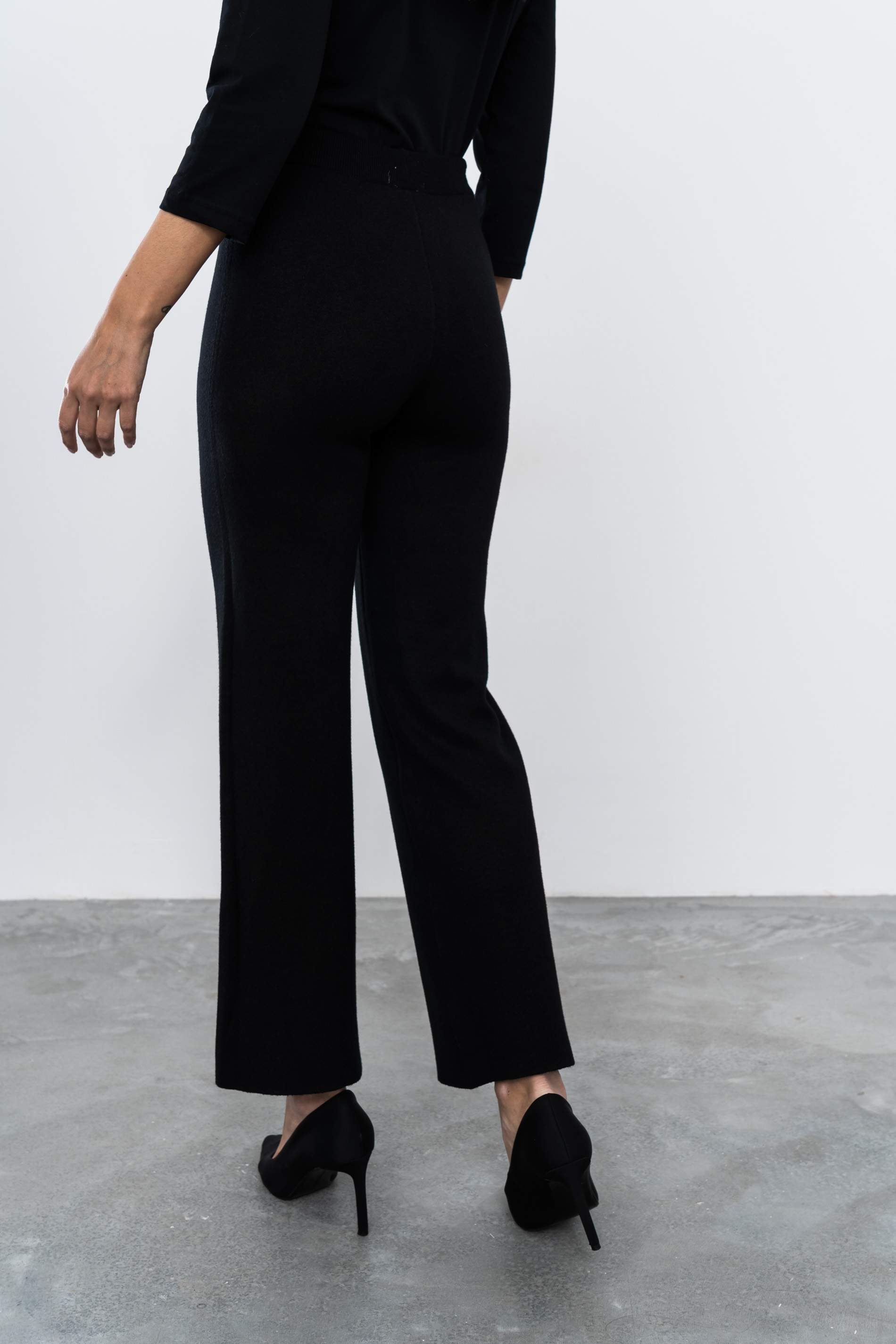 PANTALÓN PUNTO LISO NEGRO