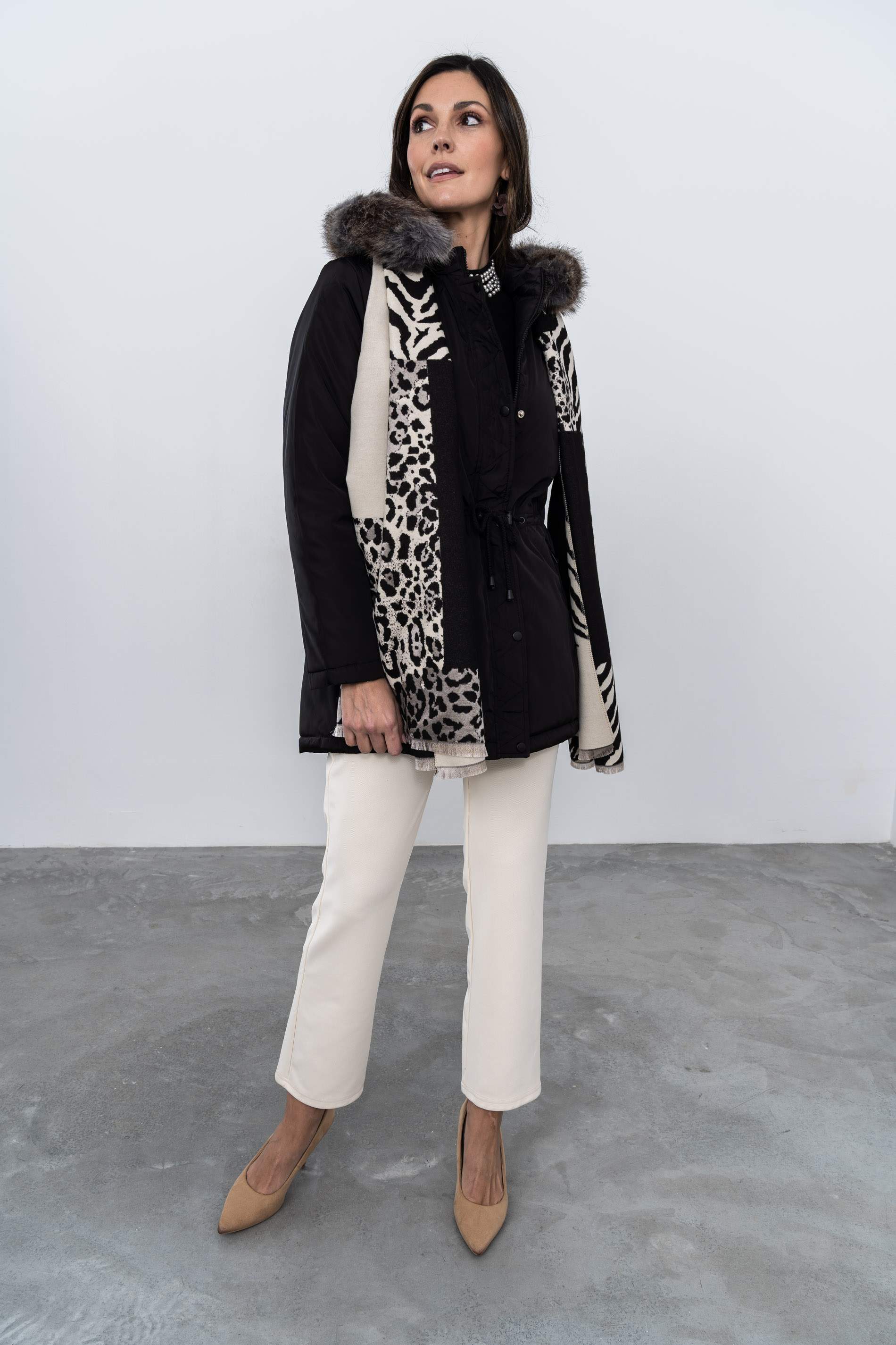 PARKA REVERSIBLE CAPUCHA PELO NEGRO