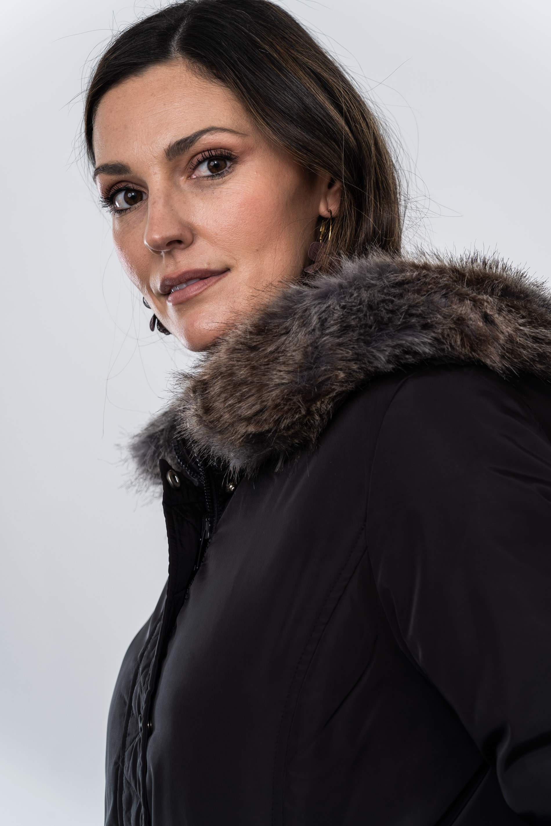 PARKA REVERSIBLE CAPUCHA PELO NEGRO