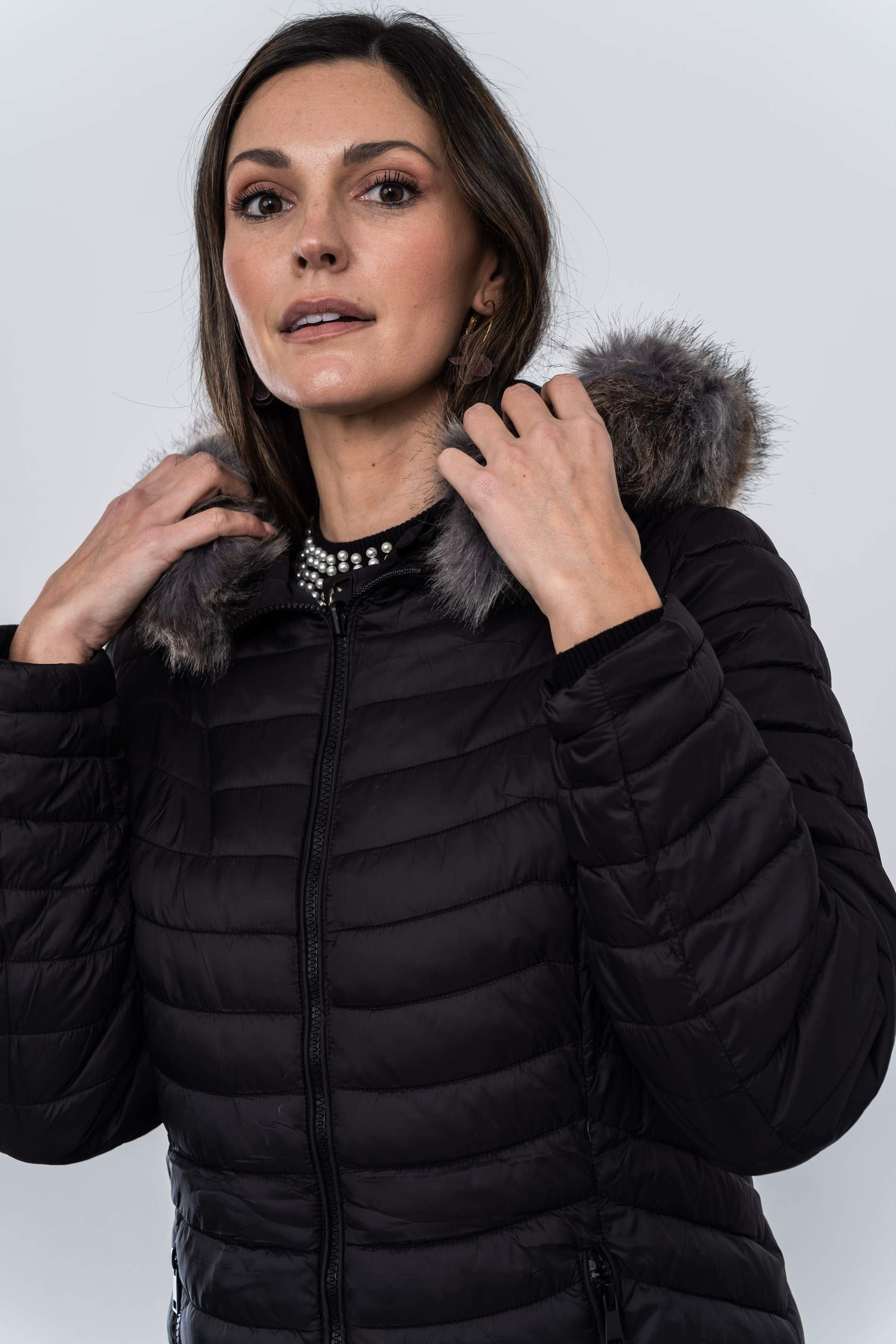 PARKA REVERSIBLE CAPUCHA PELO NEGRO