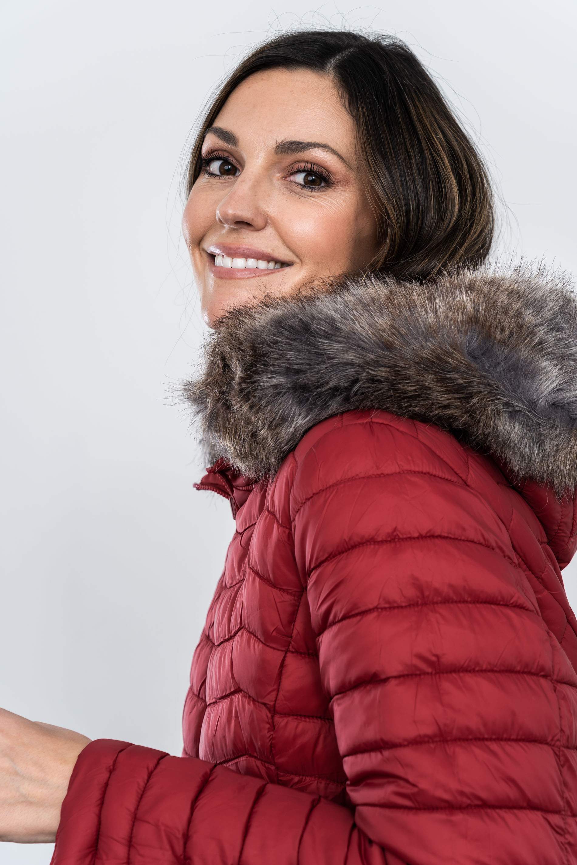 PARKA REVERSIBLE CAPUCHA PELO ROJO