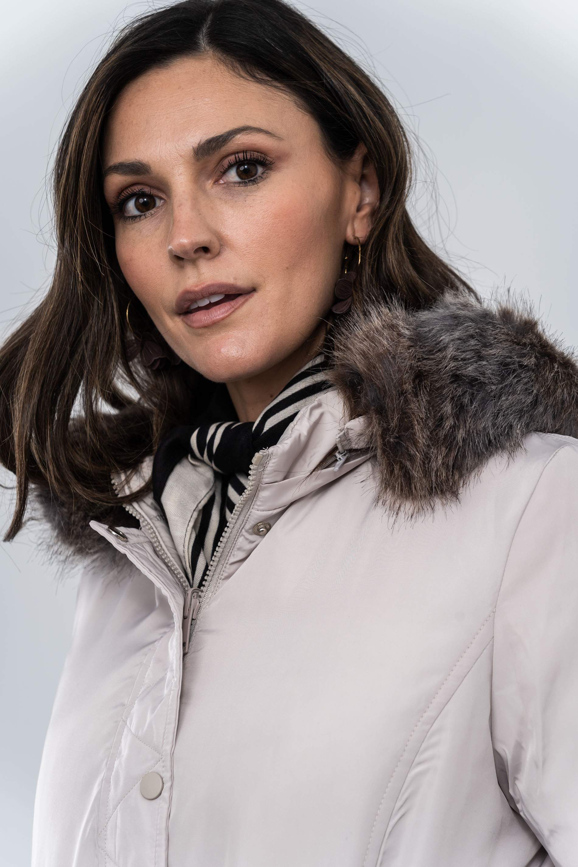 PARKA REVERSIBLE CAPUCHA PELO BEIGE