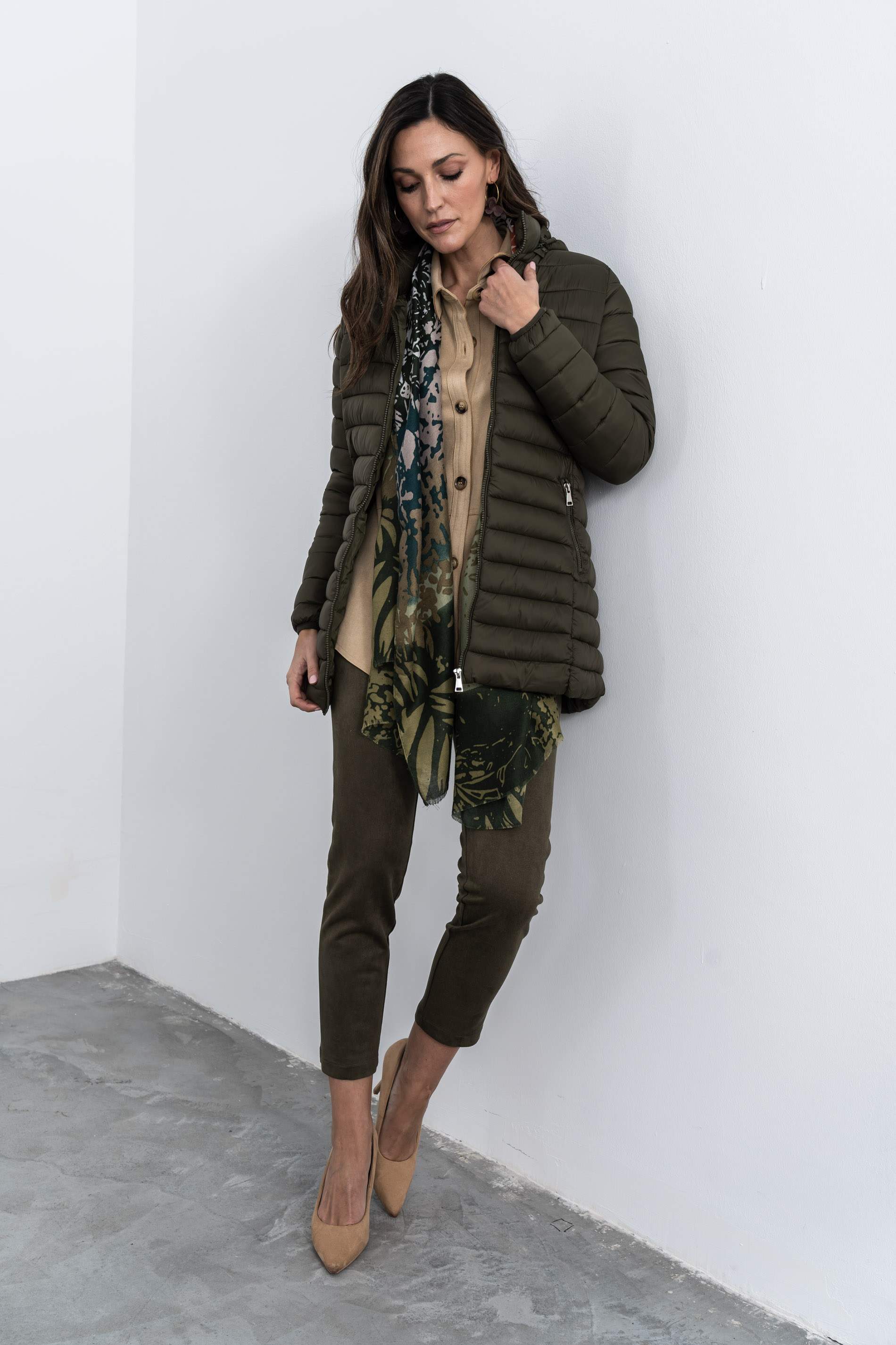 PARKA ACOLCHADA CAPUCHA KAKI