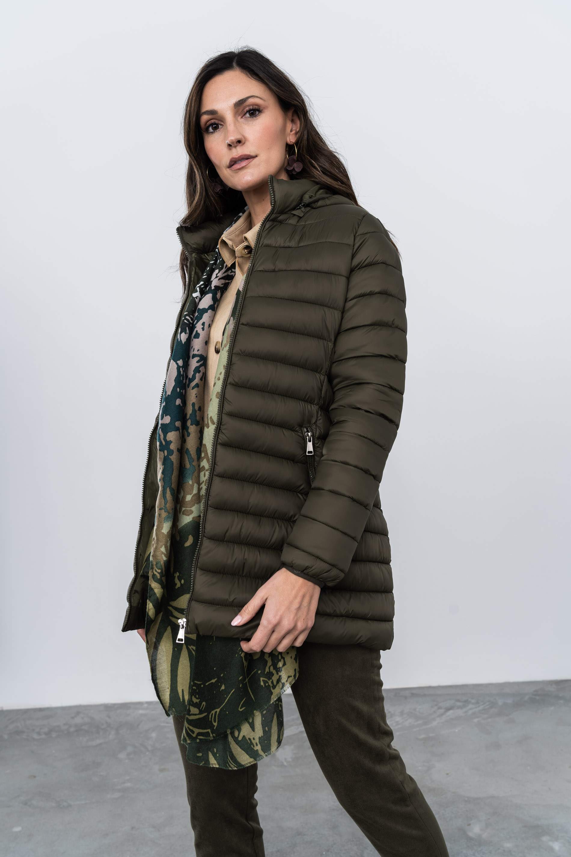 PARKA ACOLCHADA CAPUCHA KAKI