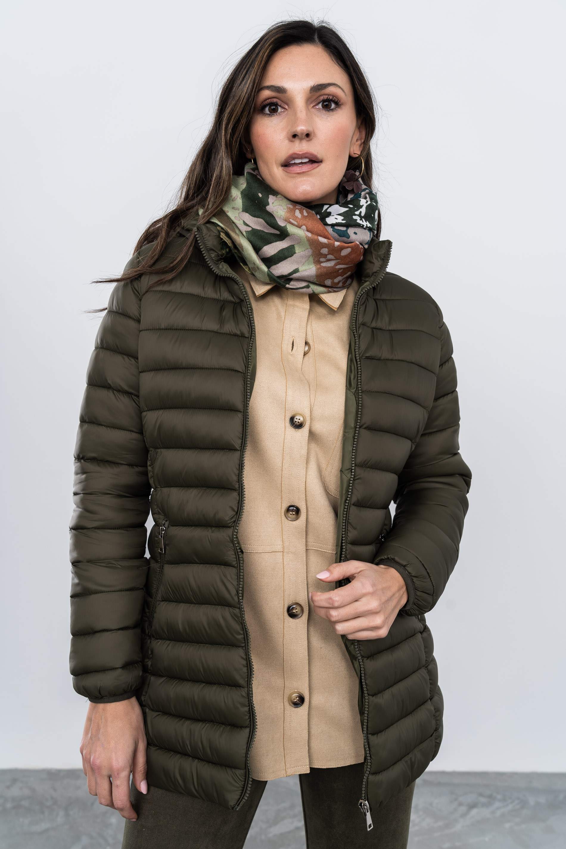 PARKA ACOLCHADA CAPUCHA KAKI