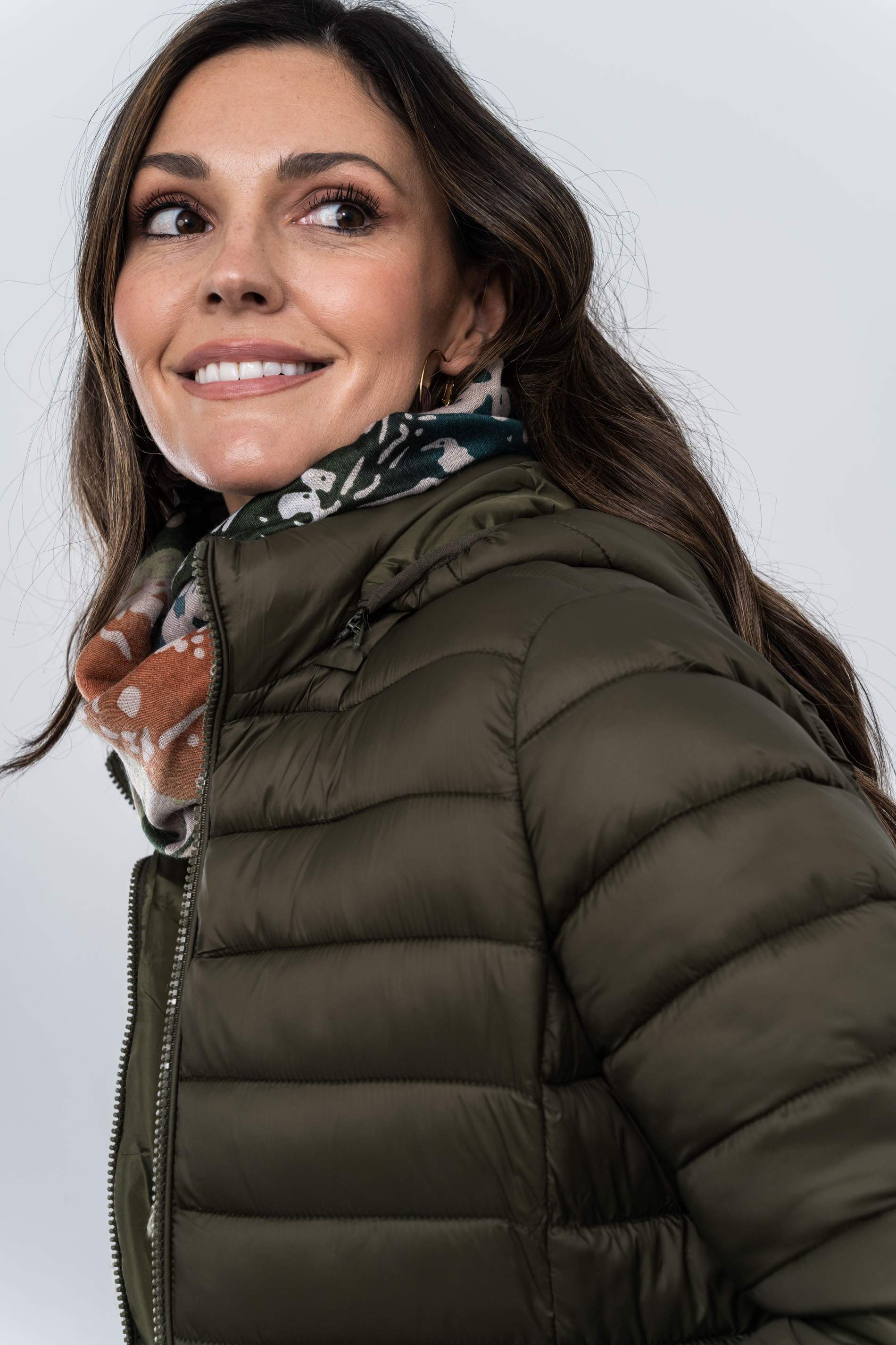 PARKA ACOLCHADA CAPUCHA KAKI