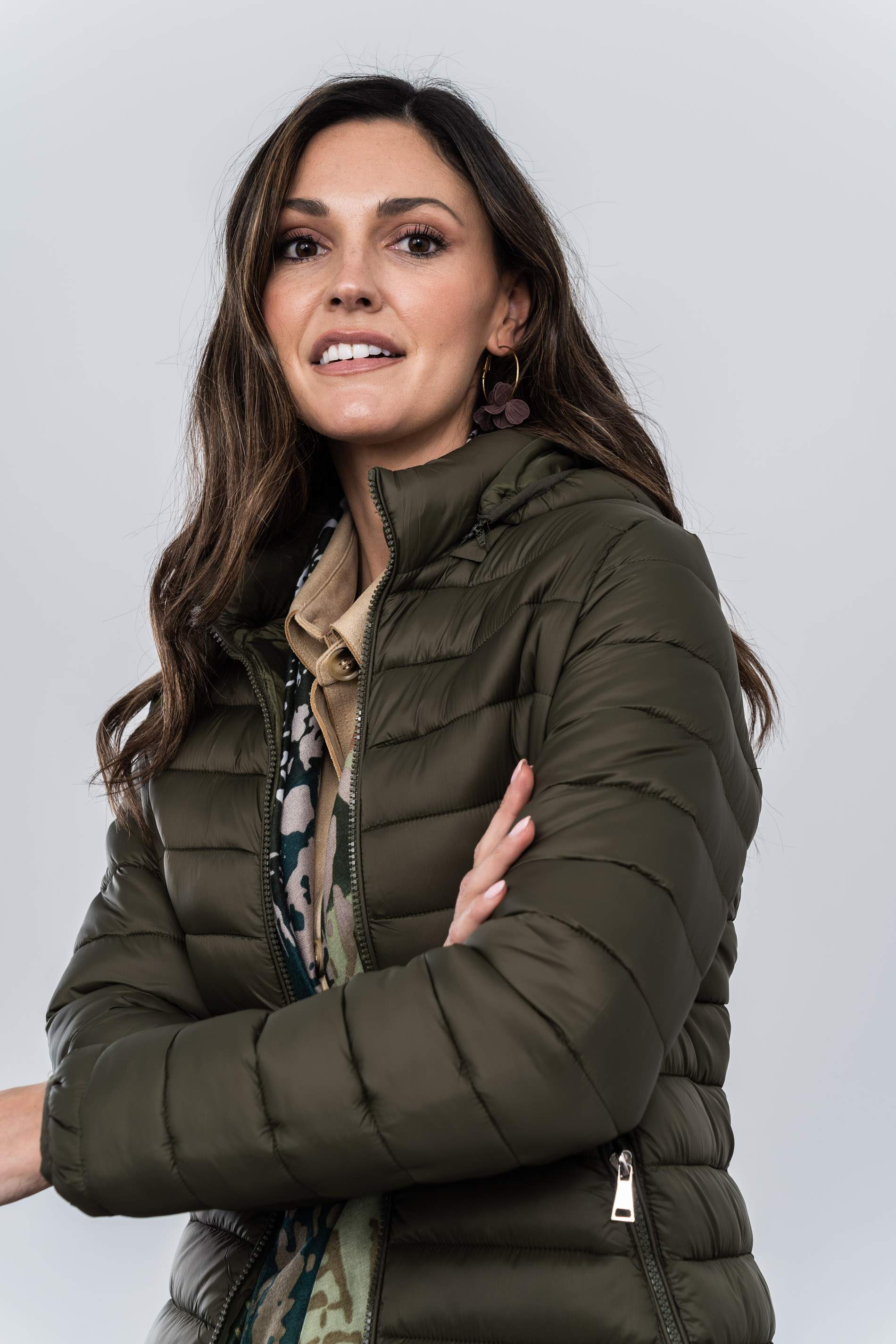 PARKA ACOLCHADA CAPUCHA KAKI