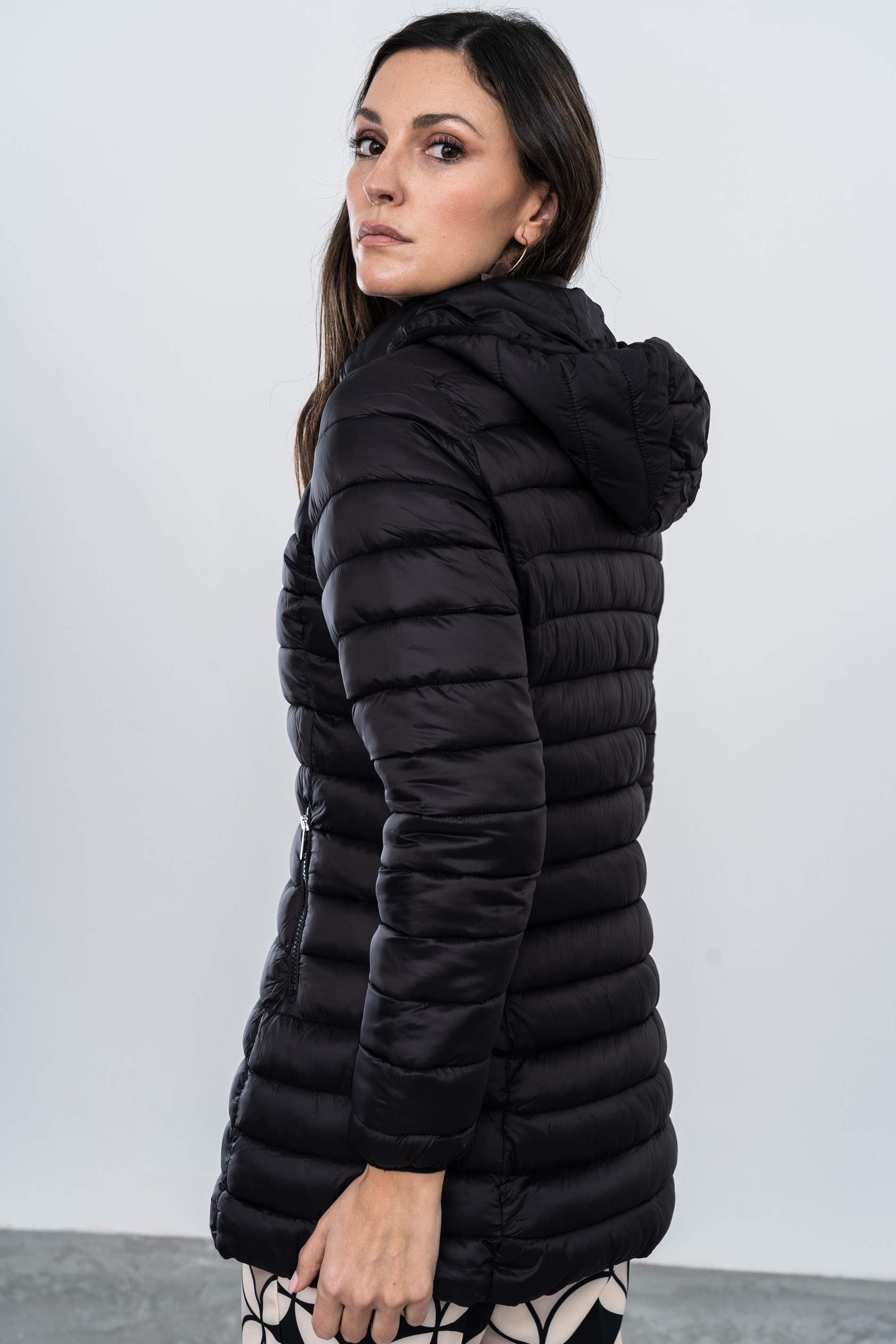 PARKA ACOLCHADA CAPUCHA NEGRO