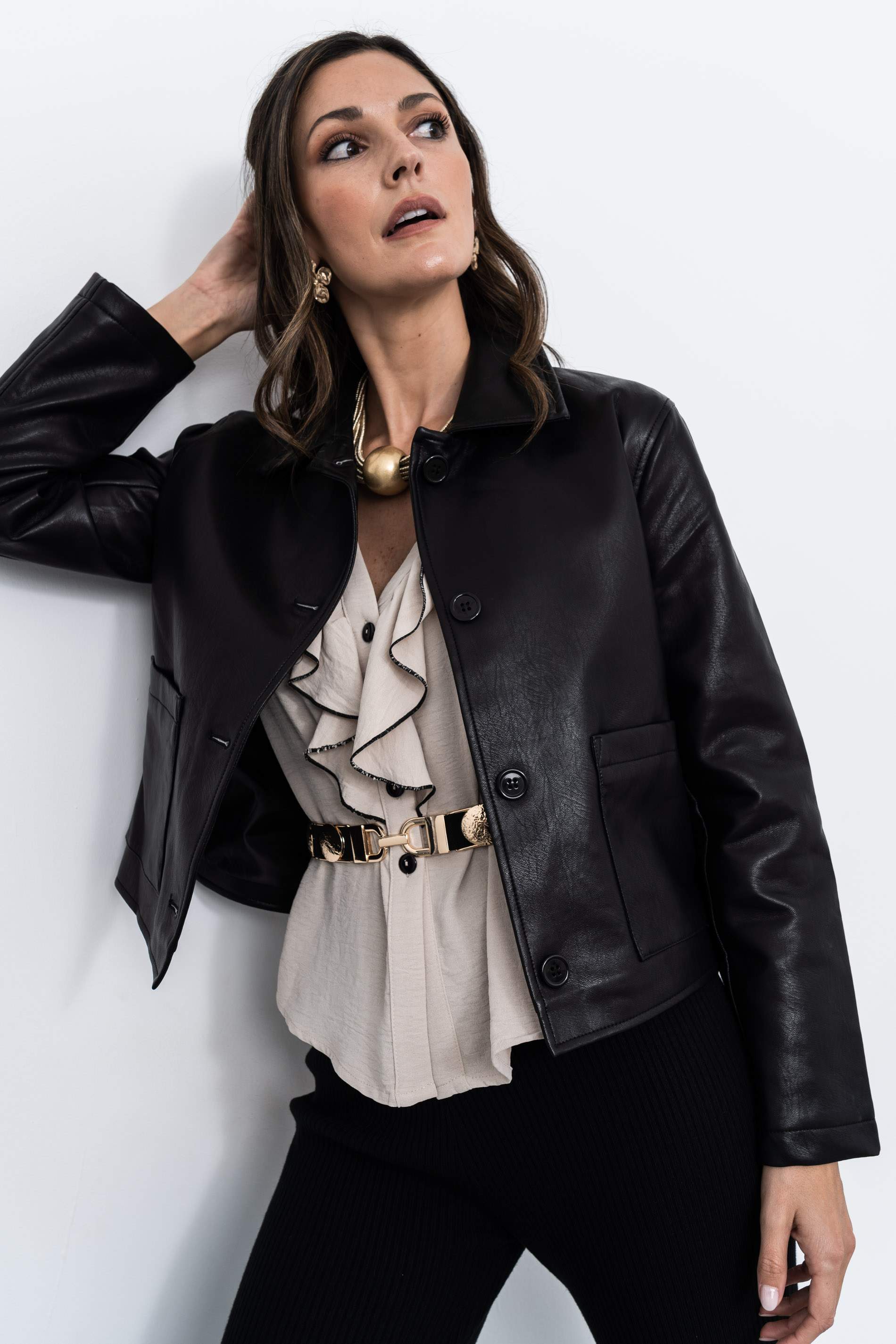 CHAQUETA EFECTO PIEL BOLSILLOS