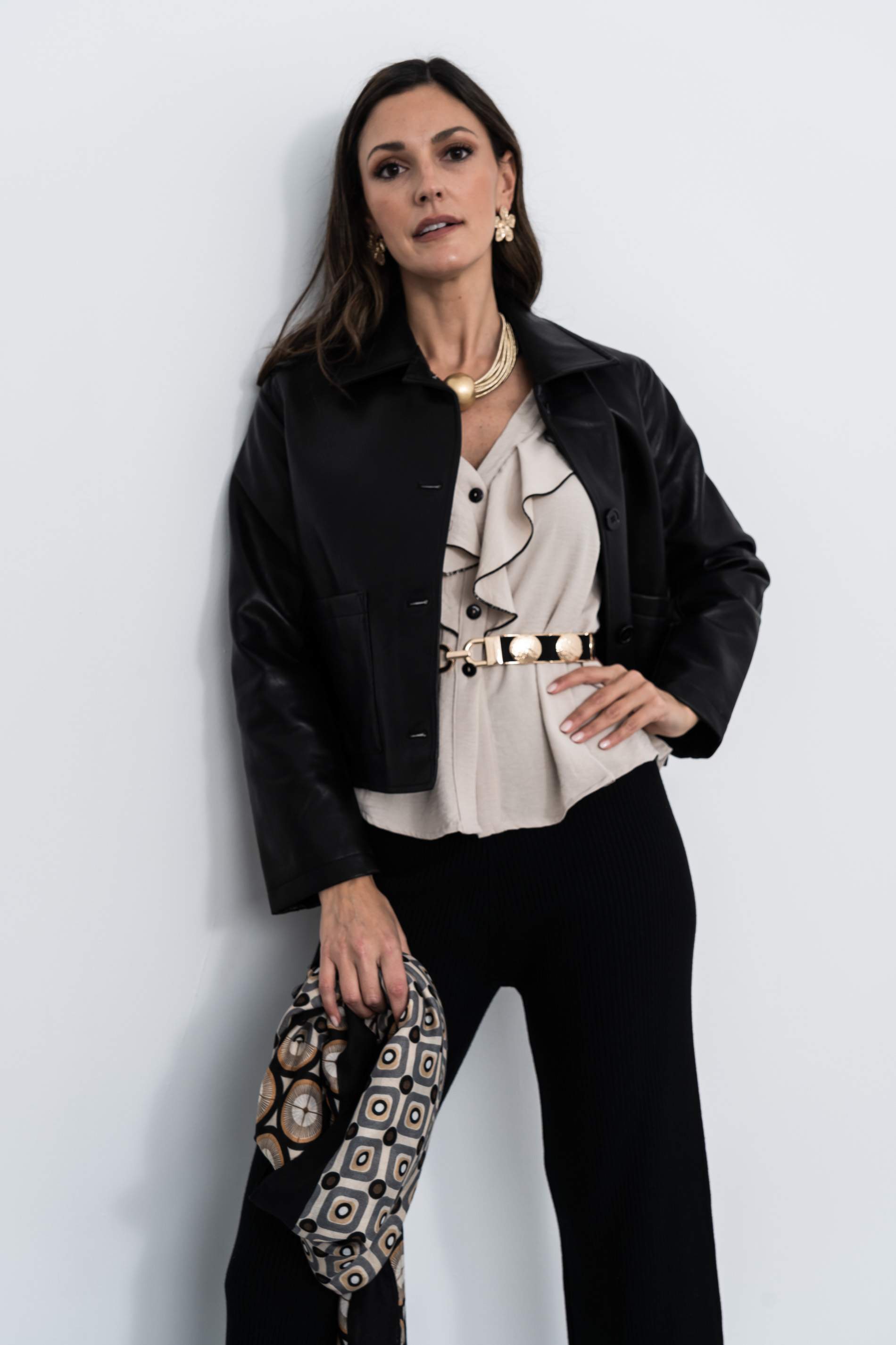 CHAQUETA EFECTO PIEL BOLSILLOS