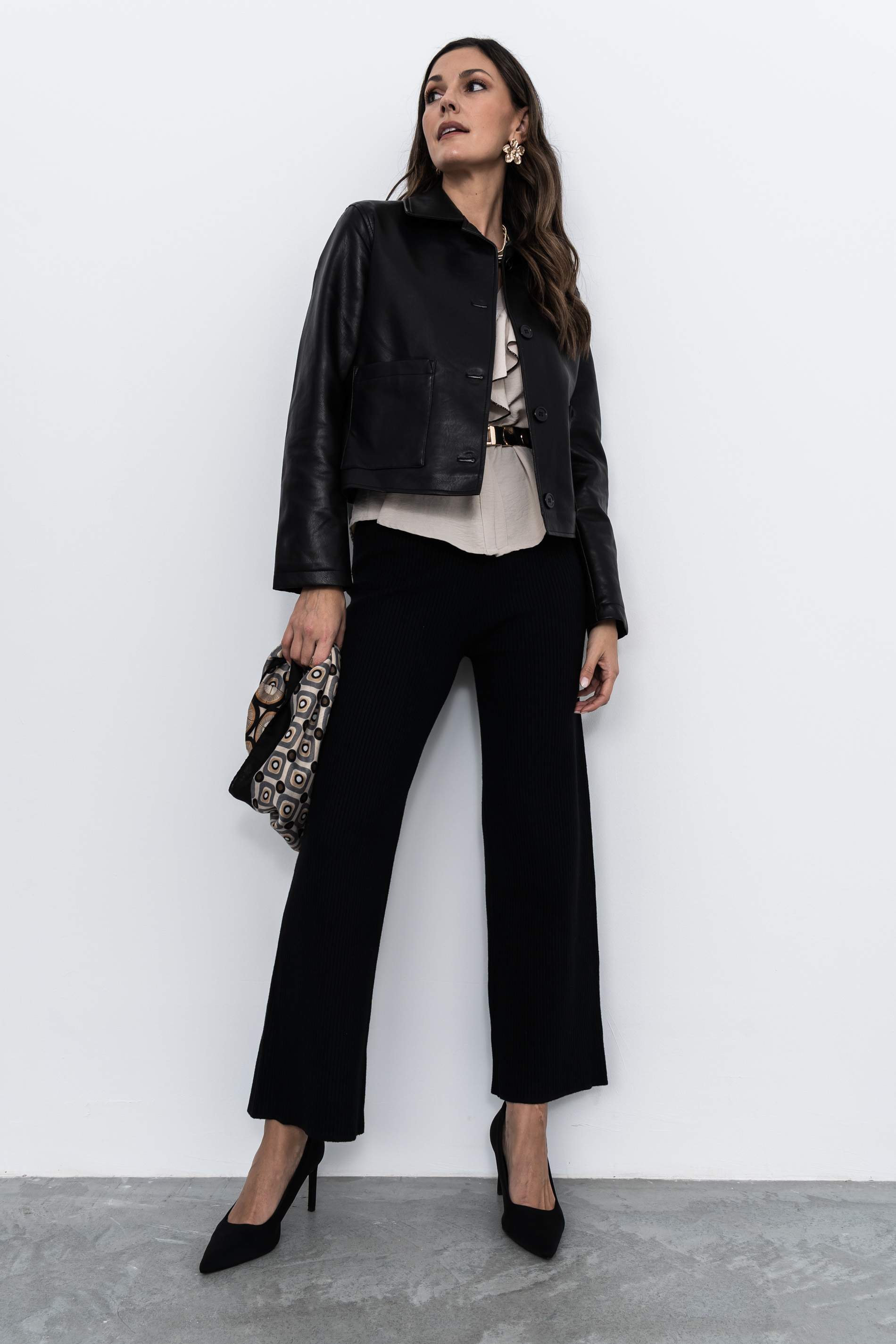 CHAQUETA EFECTO PIEL BOLSILLOS