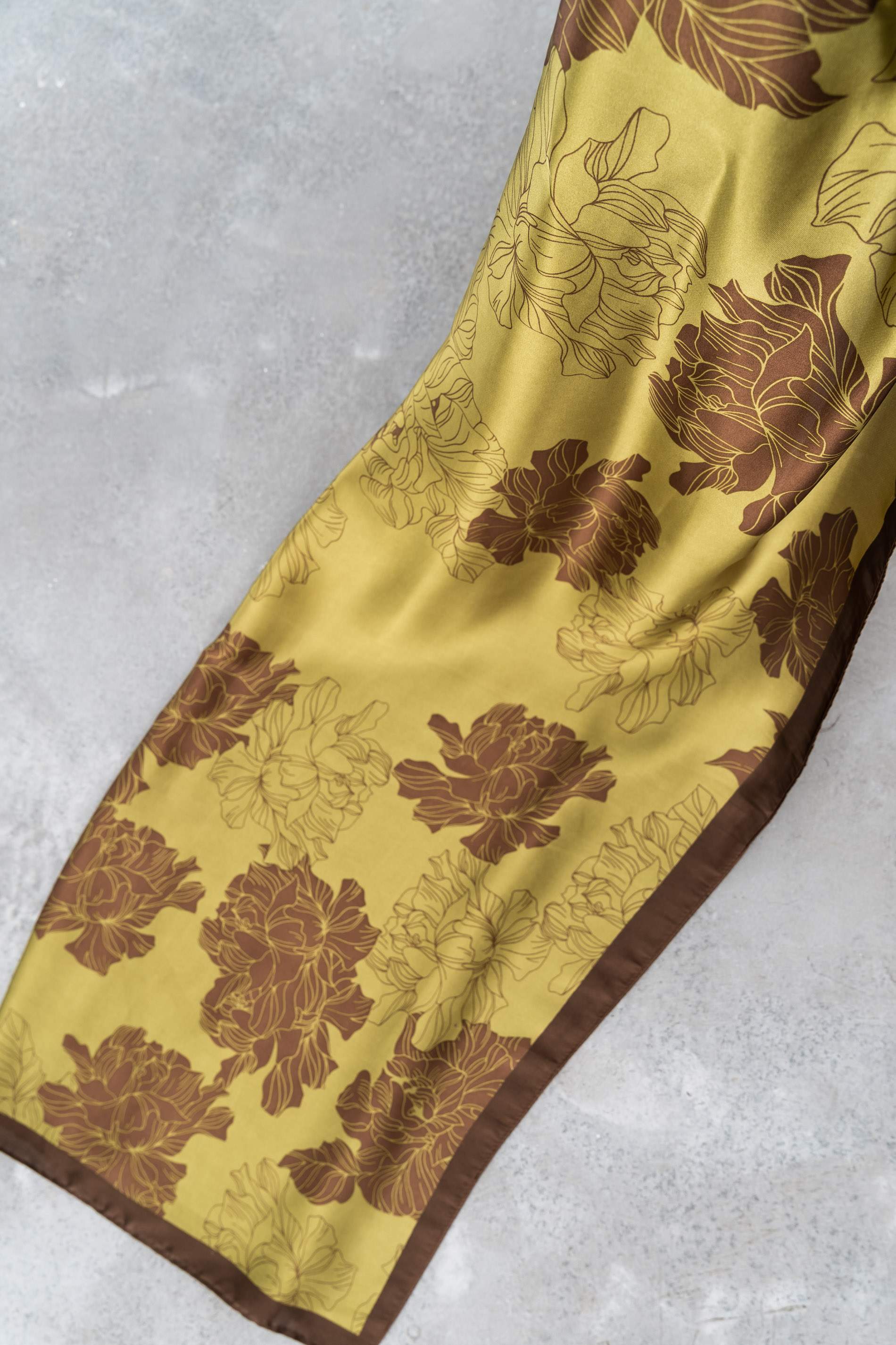 FOULARD FLOR EFECTO SEDA