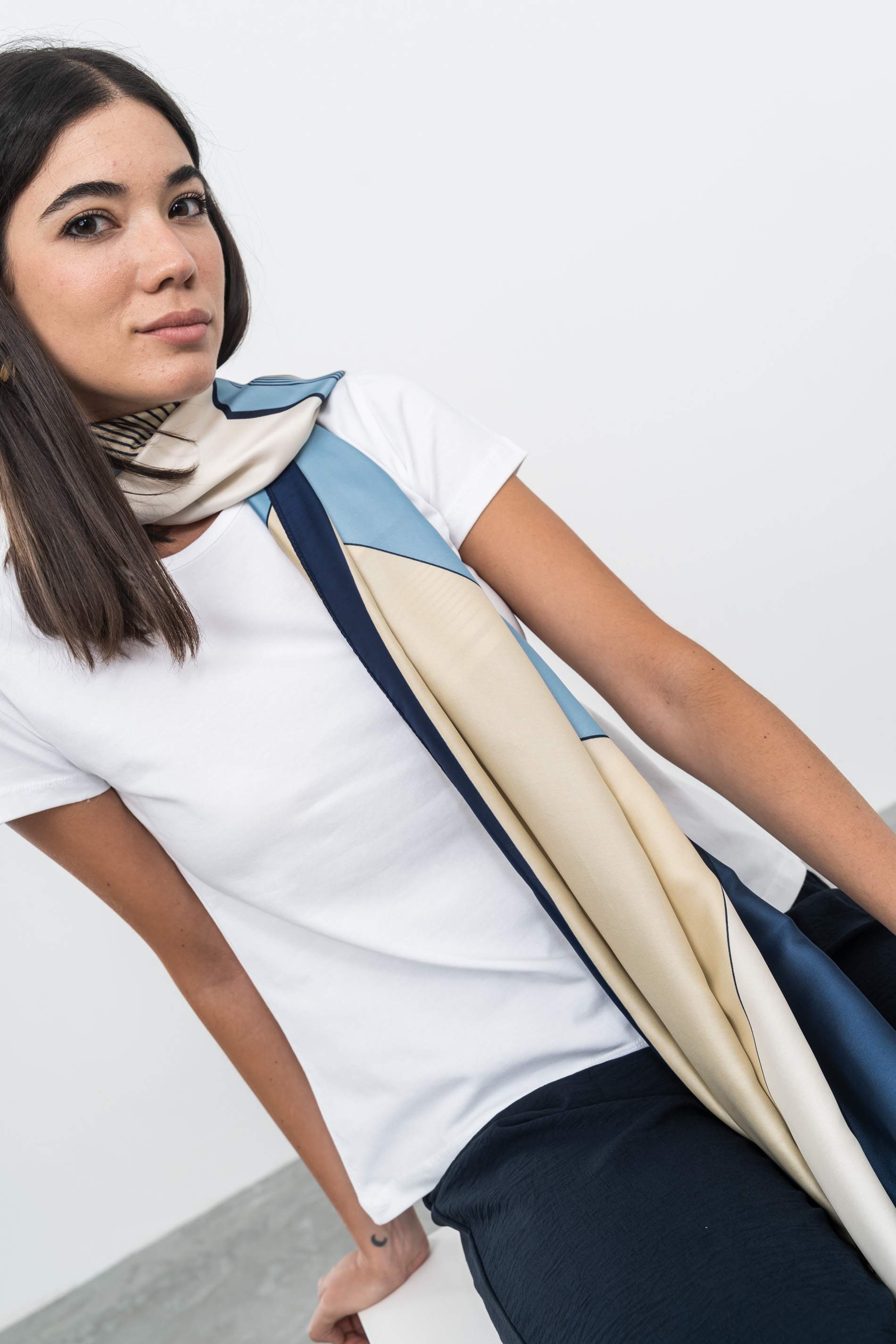 FOULARD EFECTO SEDA GEOMÉTRICOS