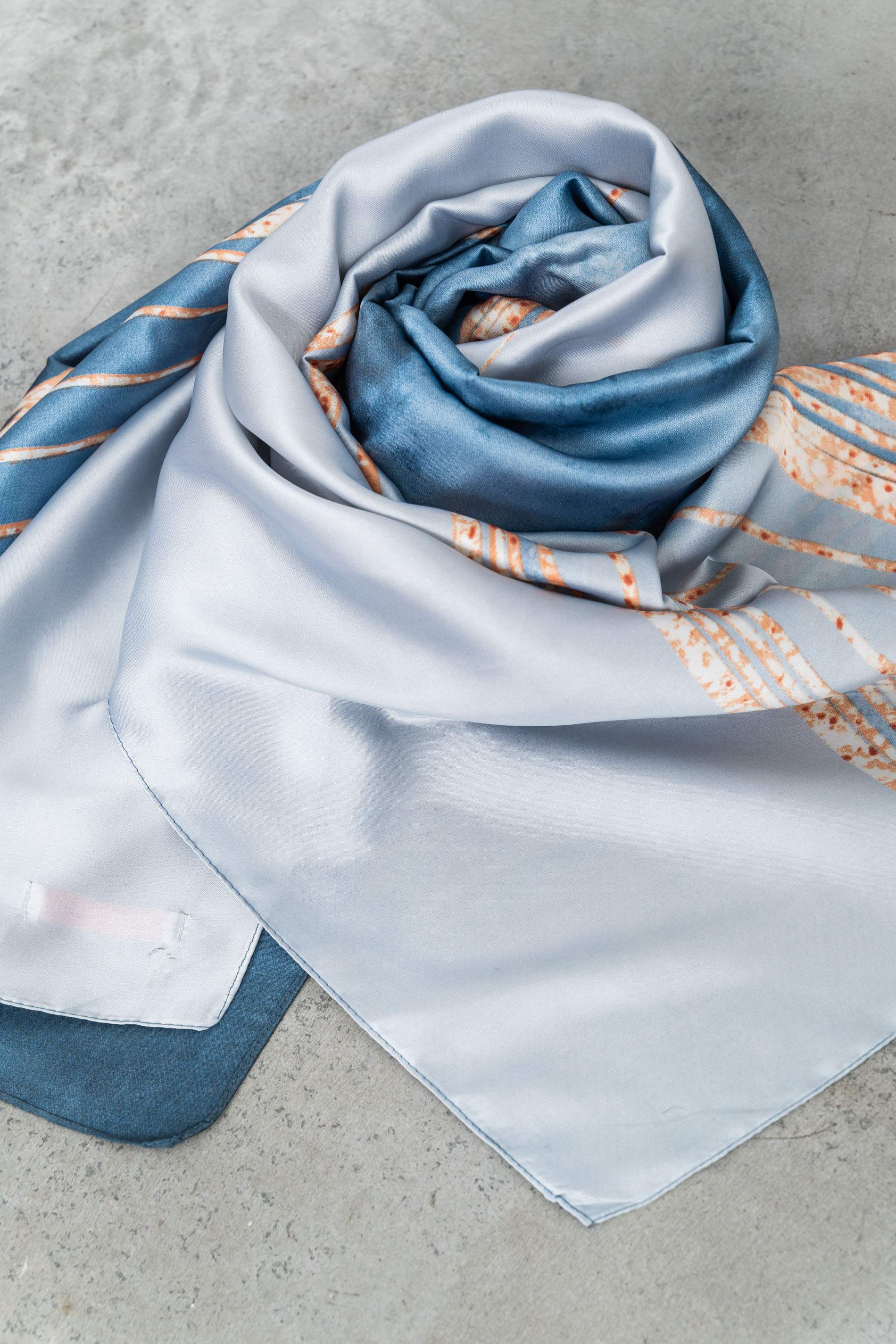 FOULARD EFECTO SEDA TRAZOS