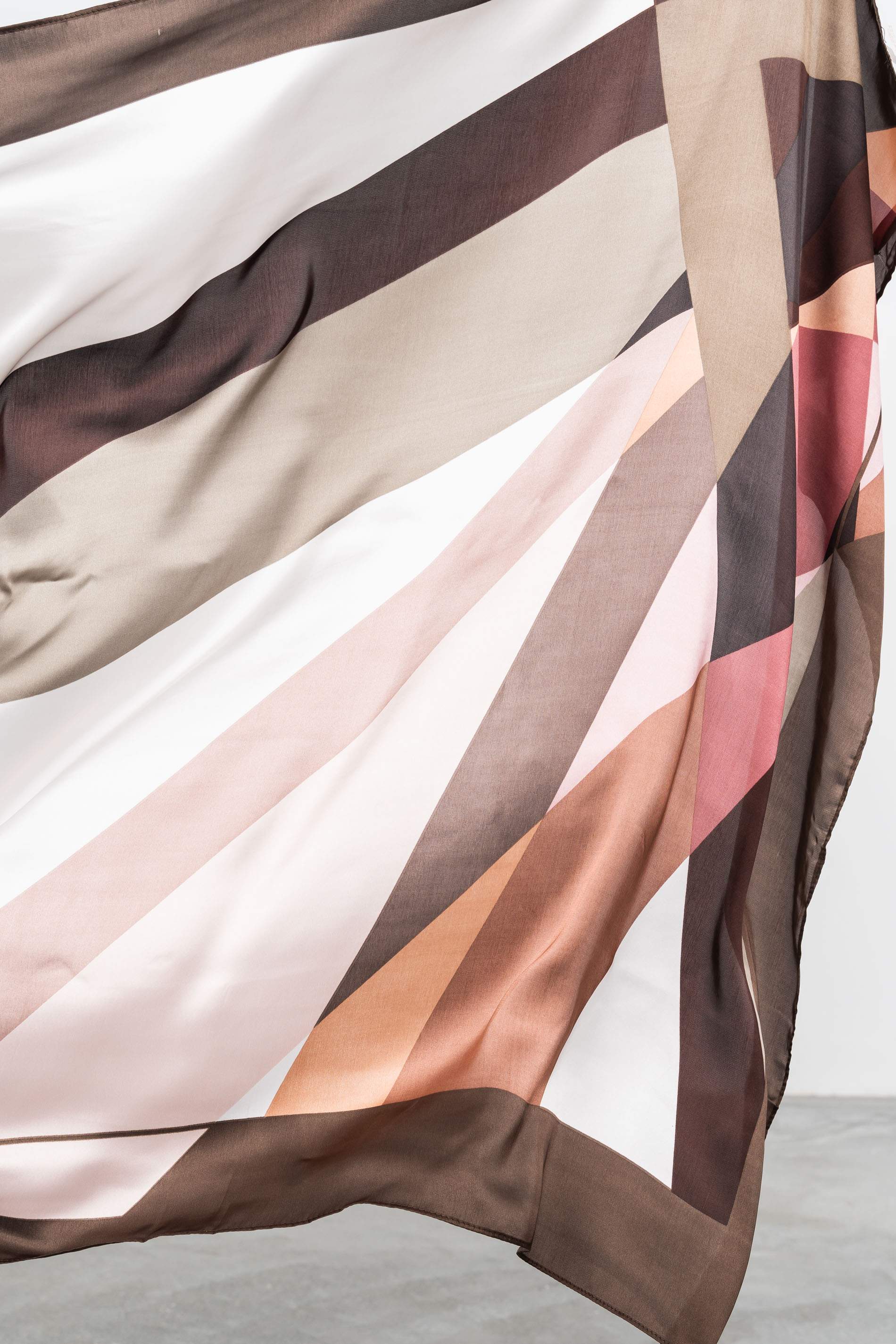 FOULARD EFECTO SEDA ABSTRACTO