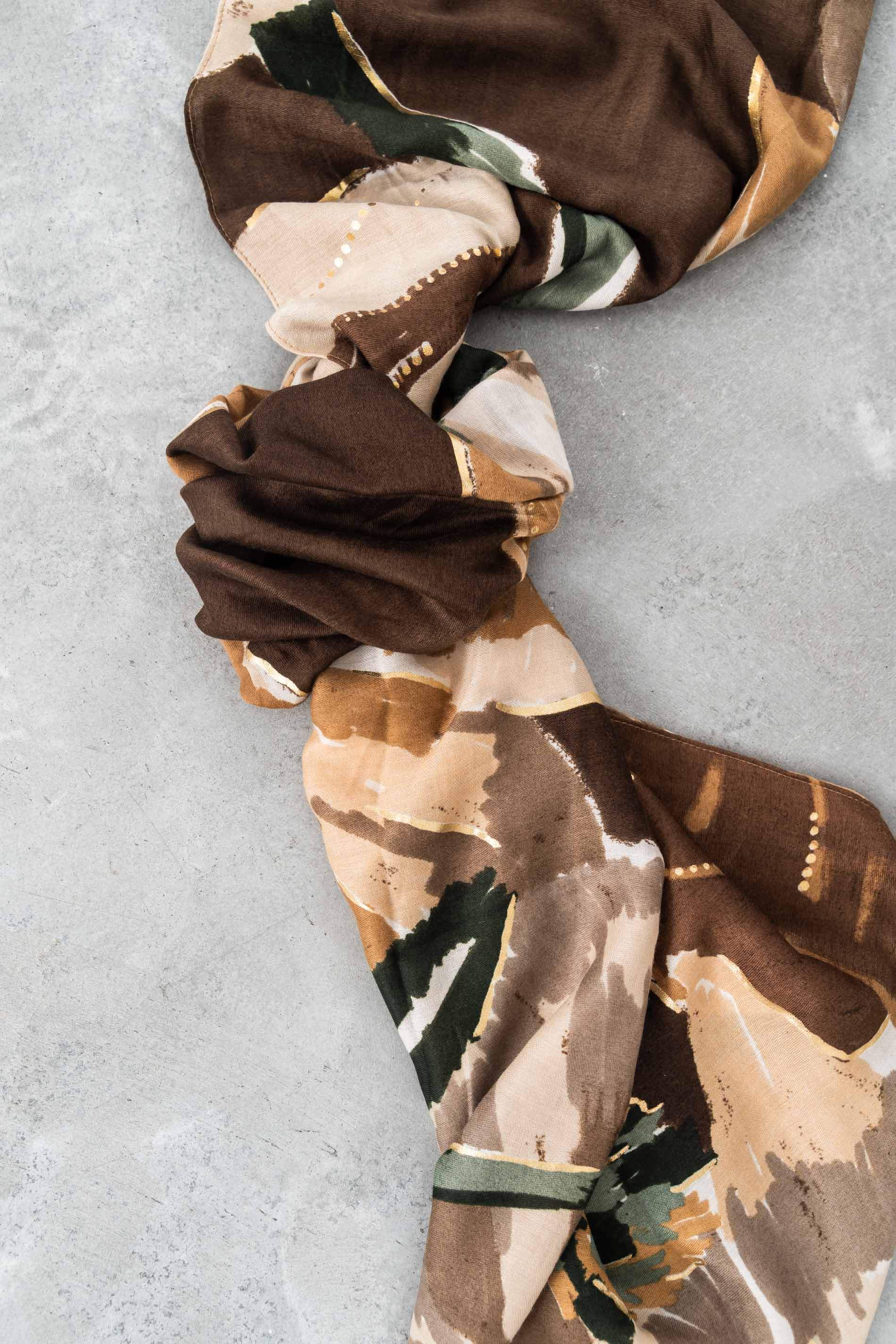 FOULARD FLOR DETALLE ORO CAMEL
