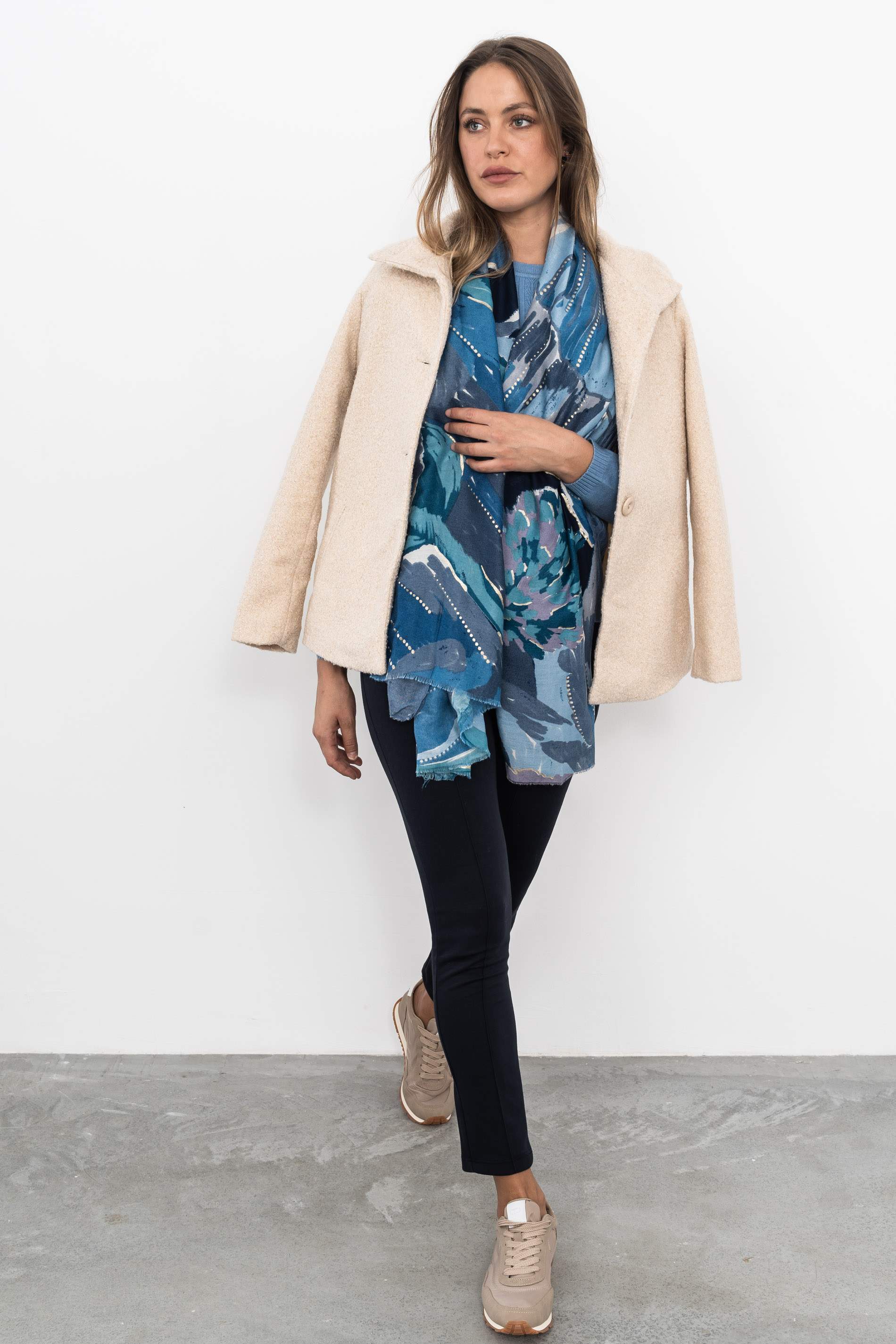 FOULARD FLOR DETALLE ORO AZUL